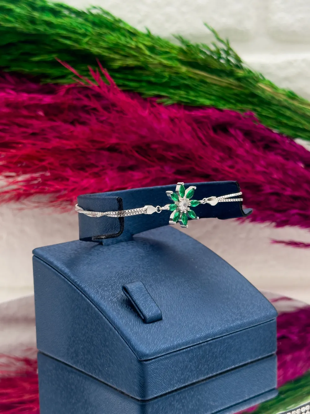 925 Ayar Gümüş Zümrüt Taşlı Lotus Tasarım Trend Kadın Bileklik