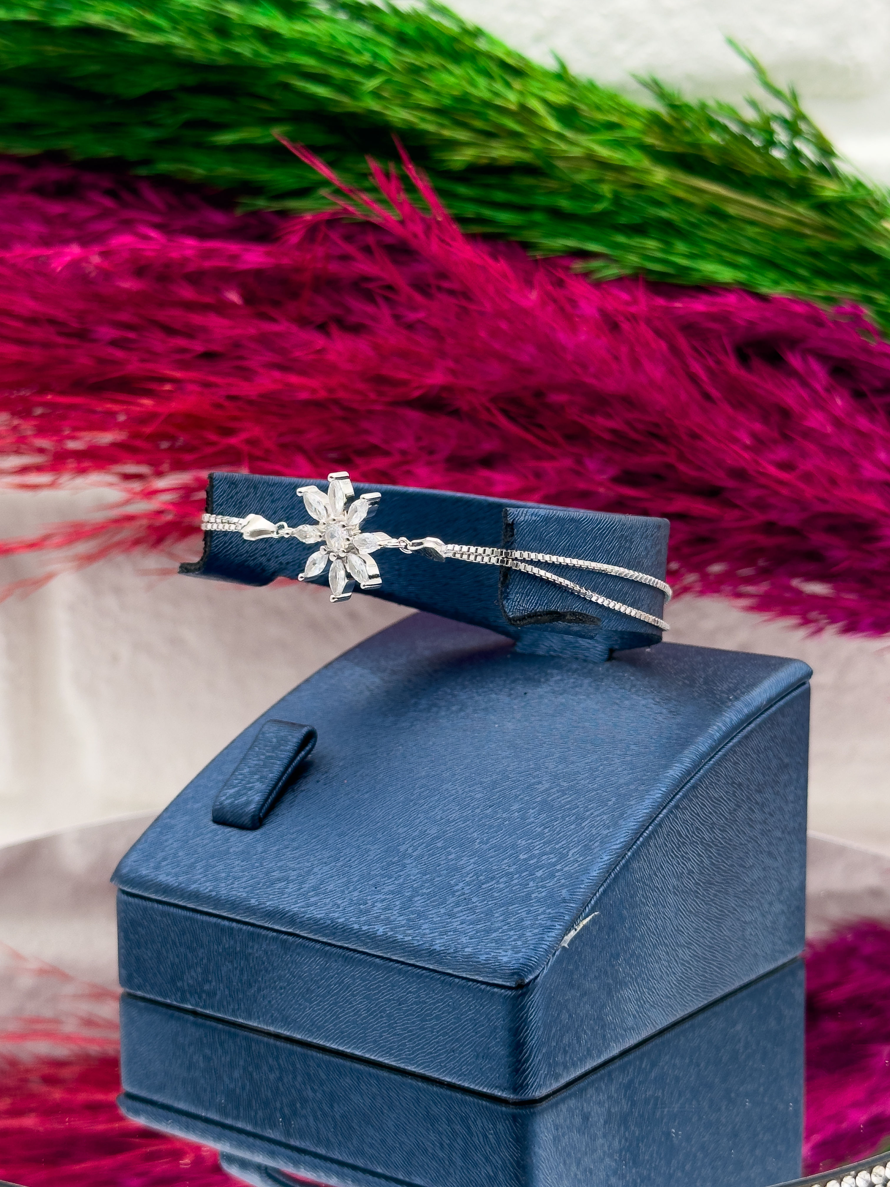 925 Ayar Gümüş Zirkon Taşlı Lotus Modeli Lüks Kadın Bileklik