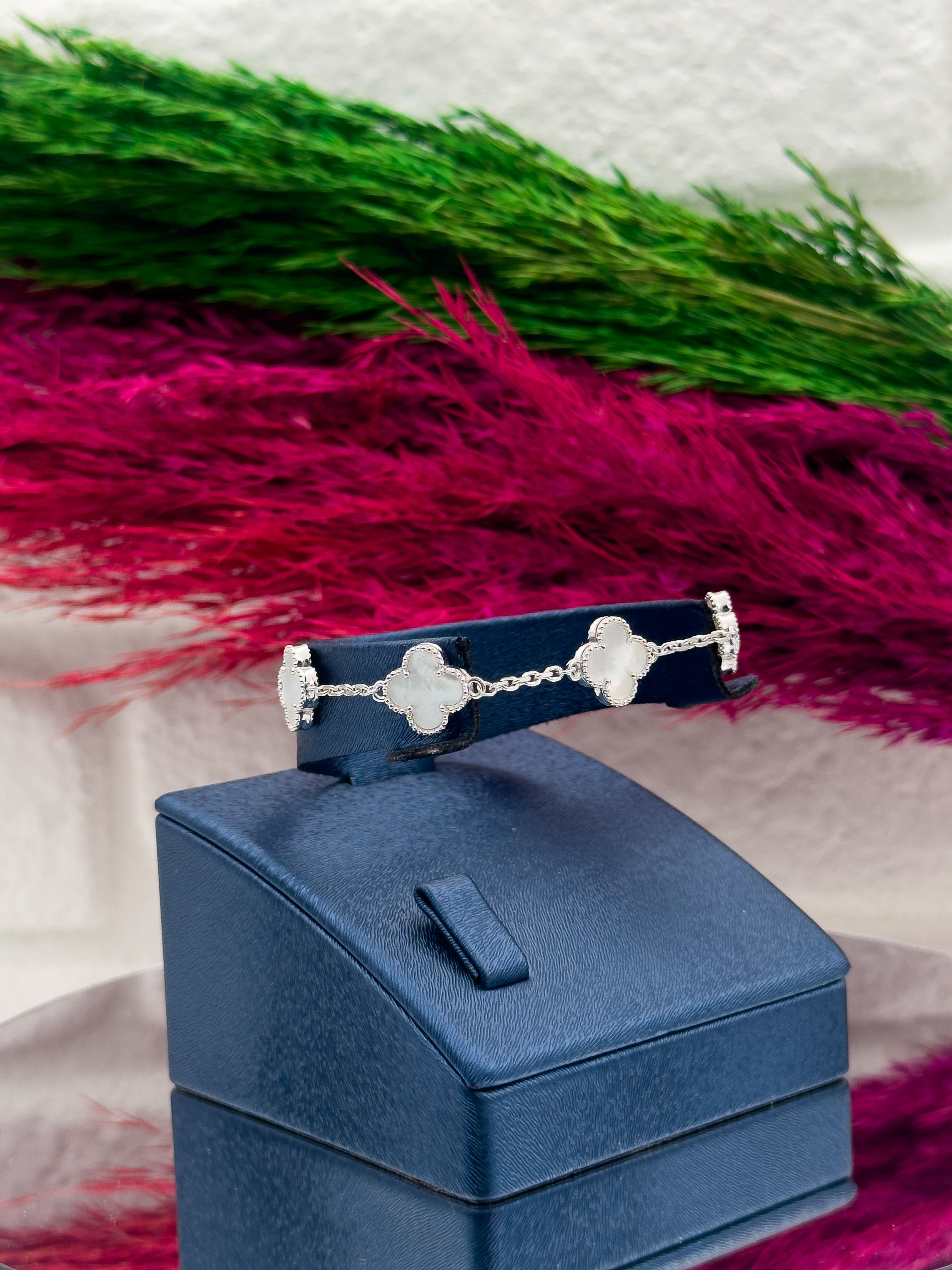 925 Ayar Gümüş 5’li Sedef Taşlı Yonca Modeli Zarif Kadın Bileklik