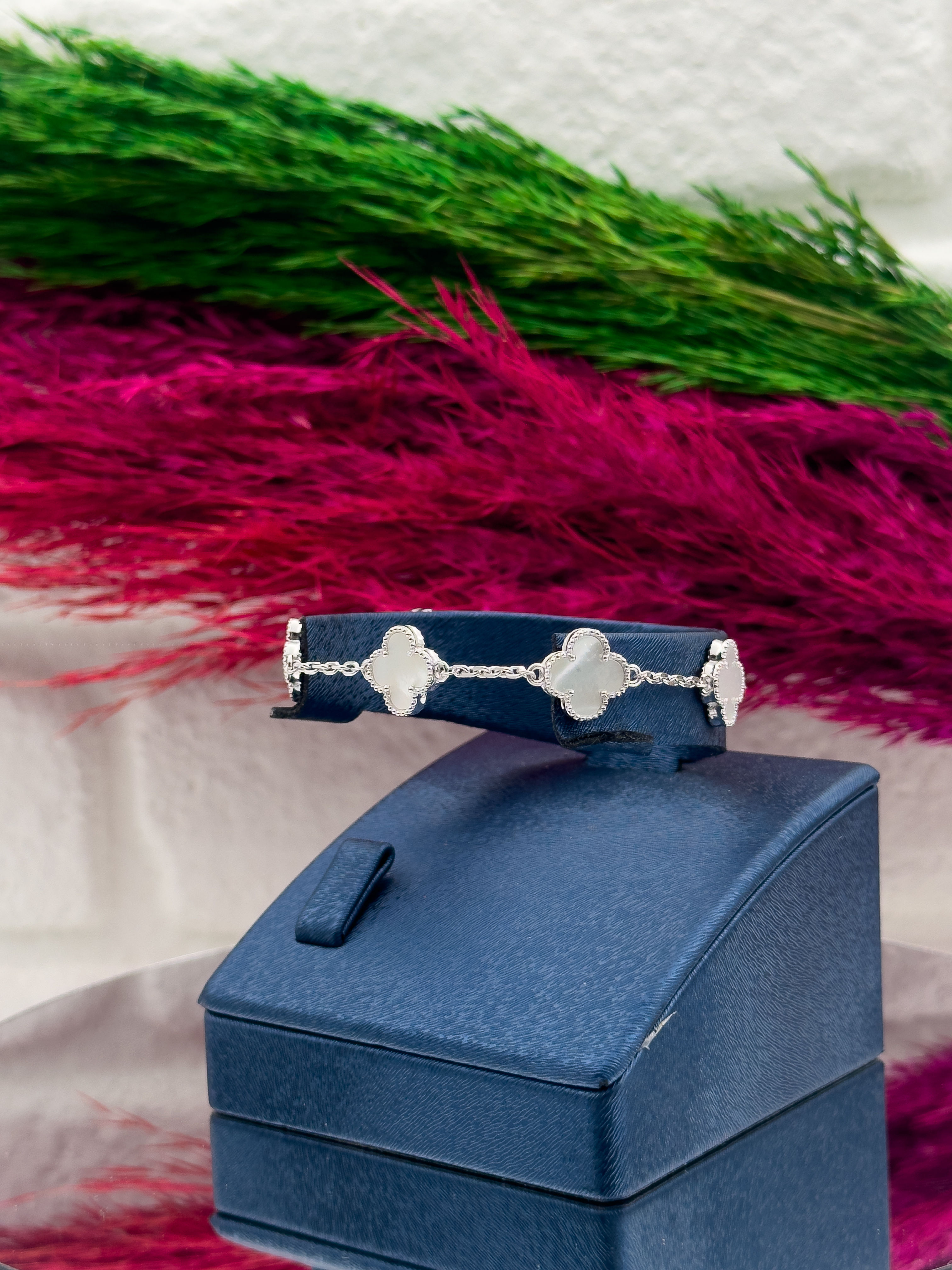 925 Ayar Gümüş 5’li Sedef Taşlı Yonca Modeli Zarif Kadın Bileklik