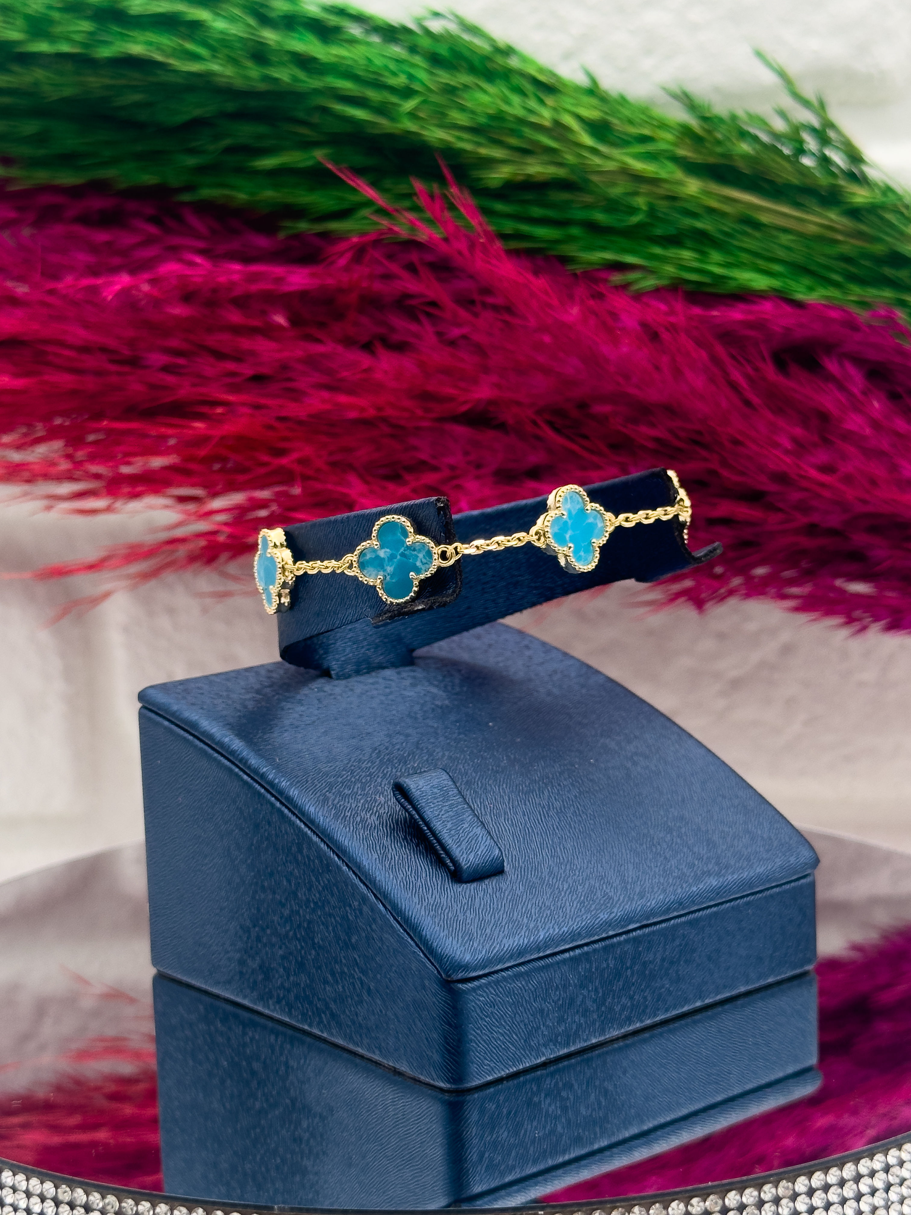 925 Ayar Gümüş 5’li Firuze Taşlı Gold Renk Yonca Modeli Zarif Kadın Bileklik