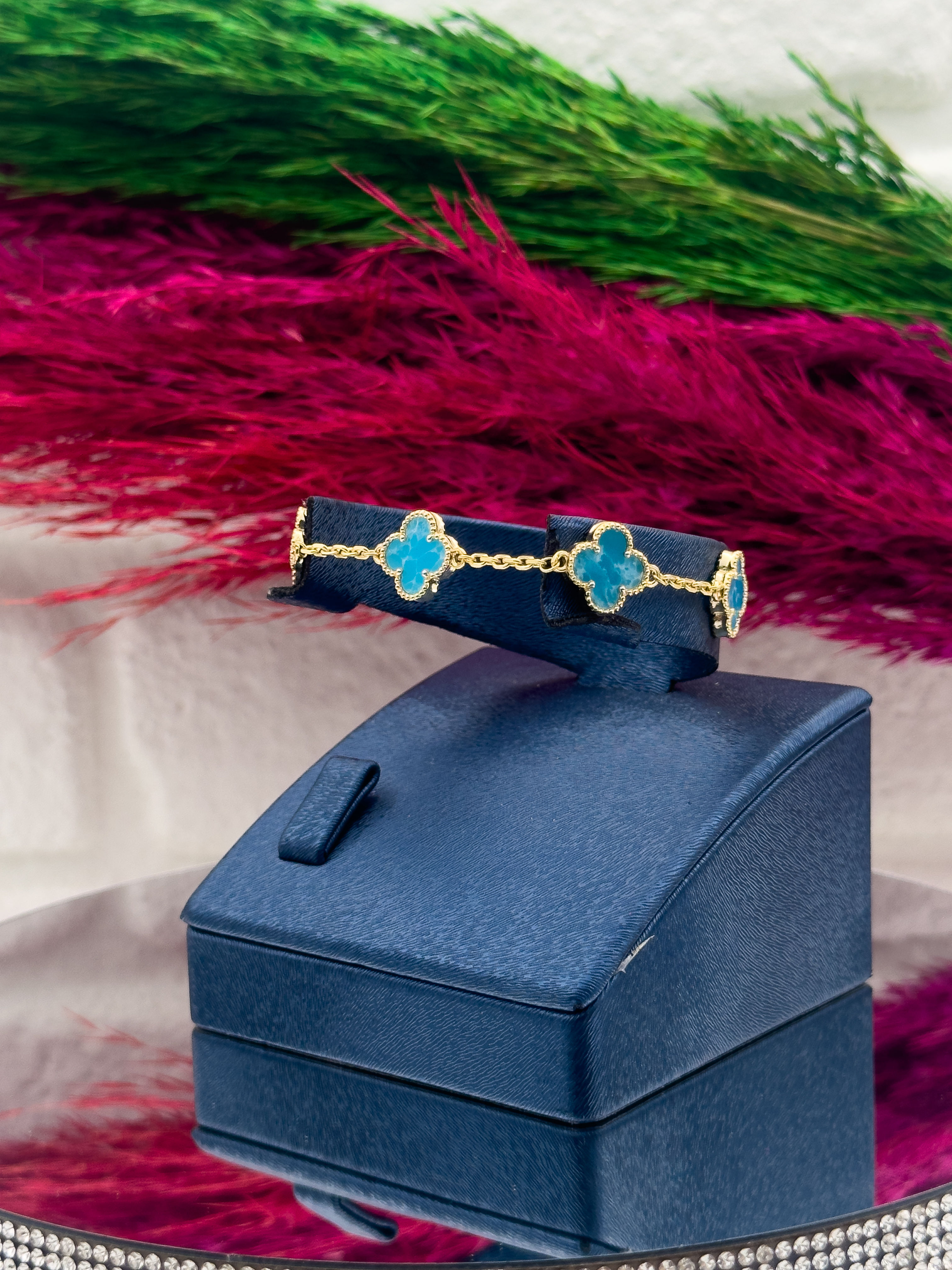 925 Ayar Gümüş 5’li Firuze Taşlı Gold Renk Yonca Modeli Zarif Kadın Bileklik