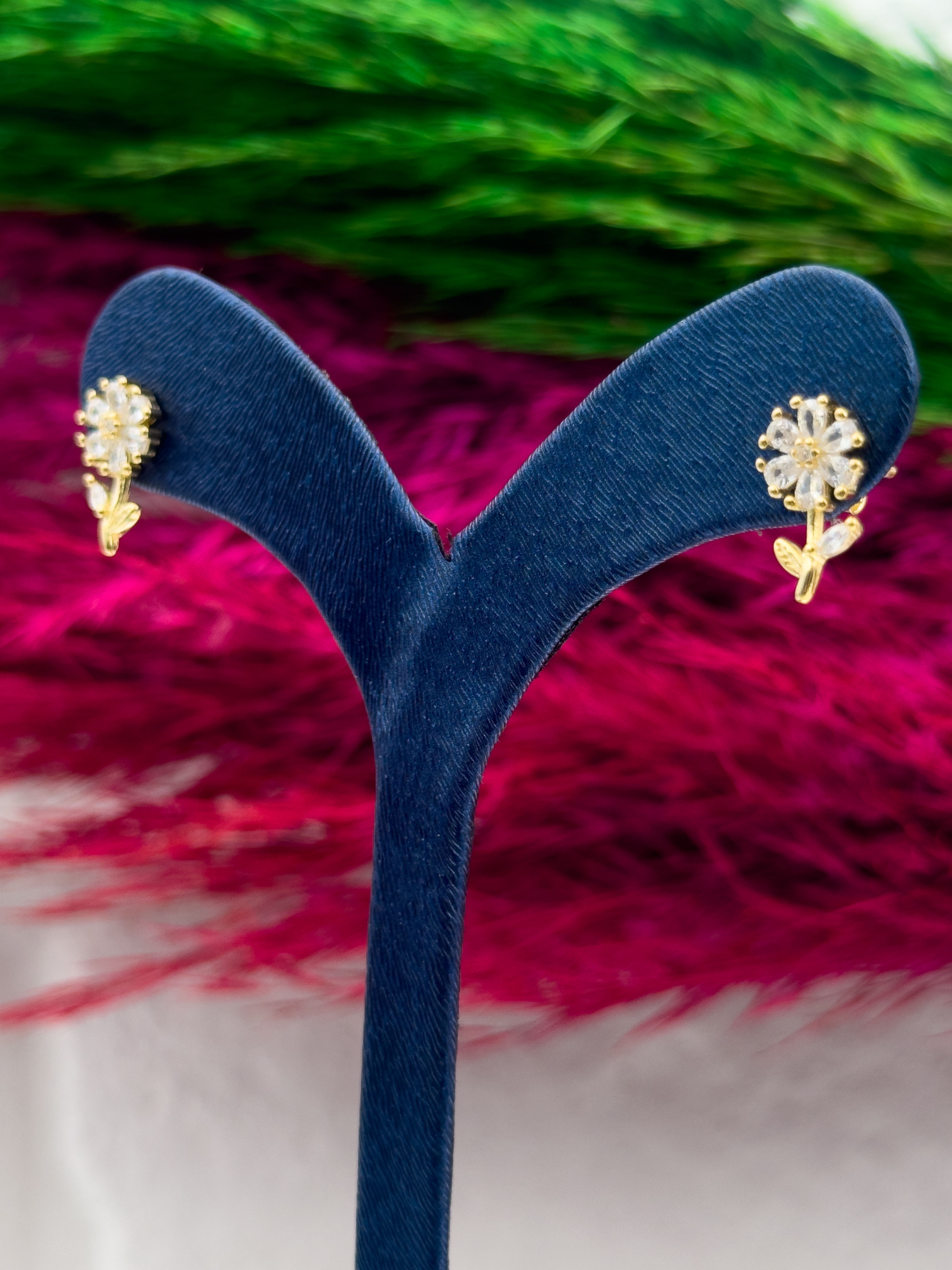 925 Ayar Gümüş Gold Renk Çiçek Modeli Zarif Kadın Küpe