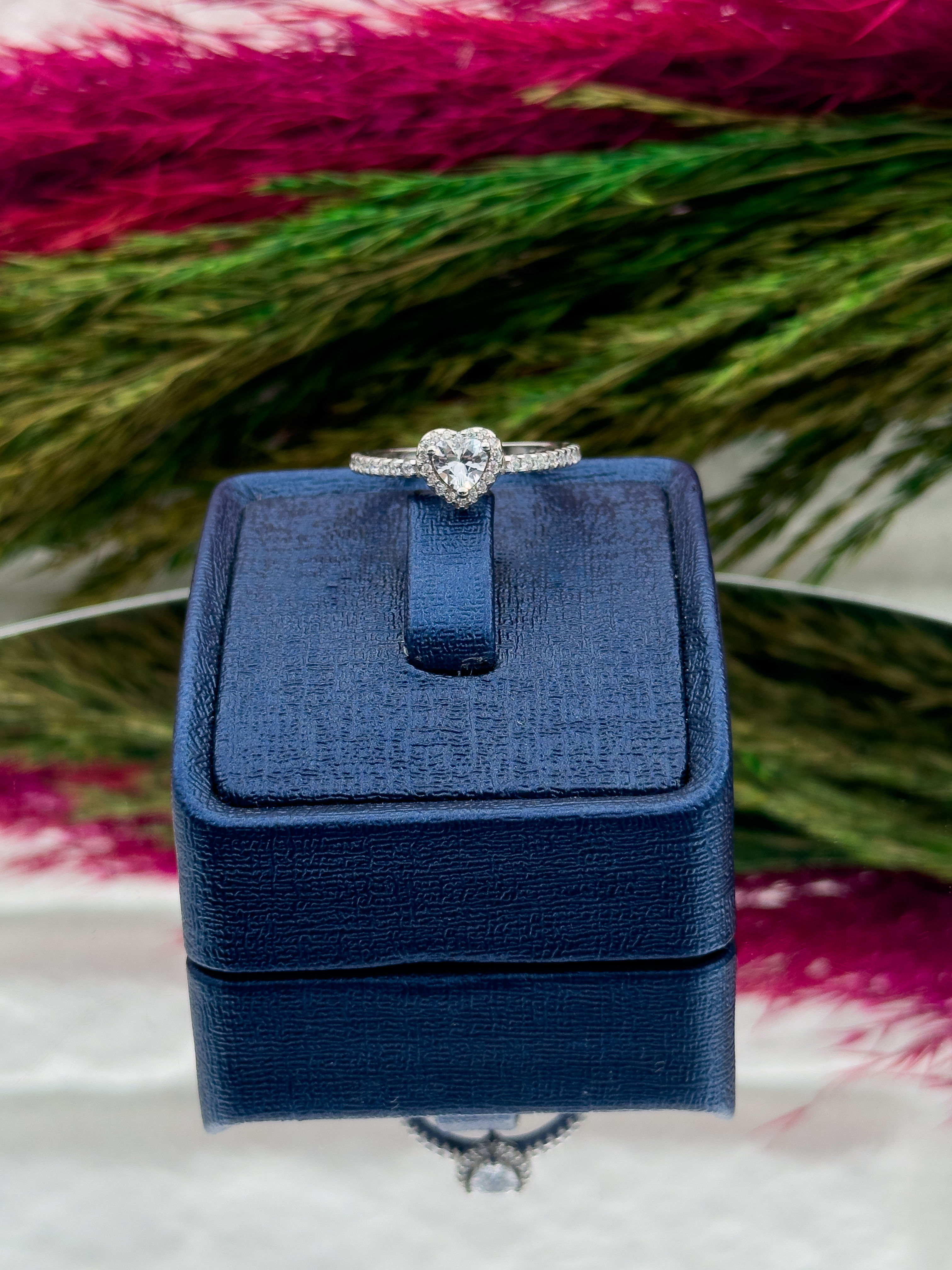 925 Ayar Gümüş Zirkon Taşlı Kalpli Lüks Kadın Yüzük