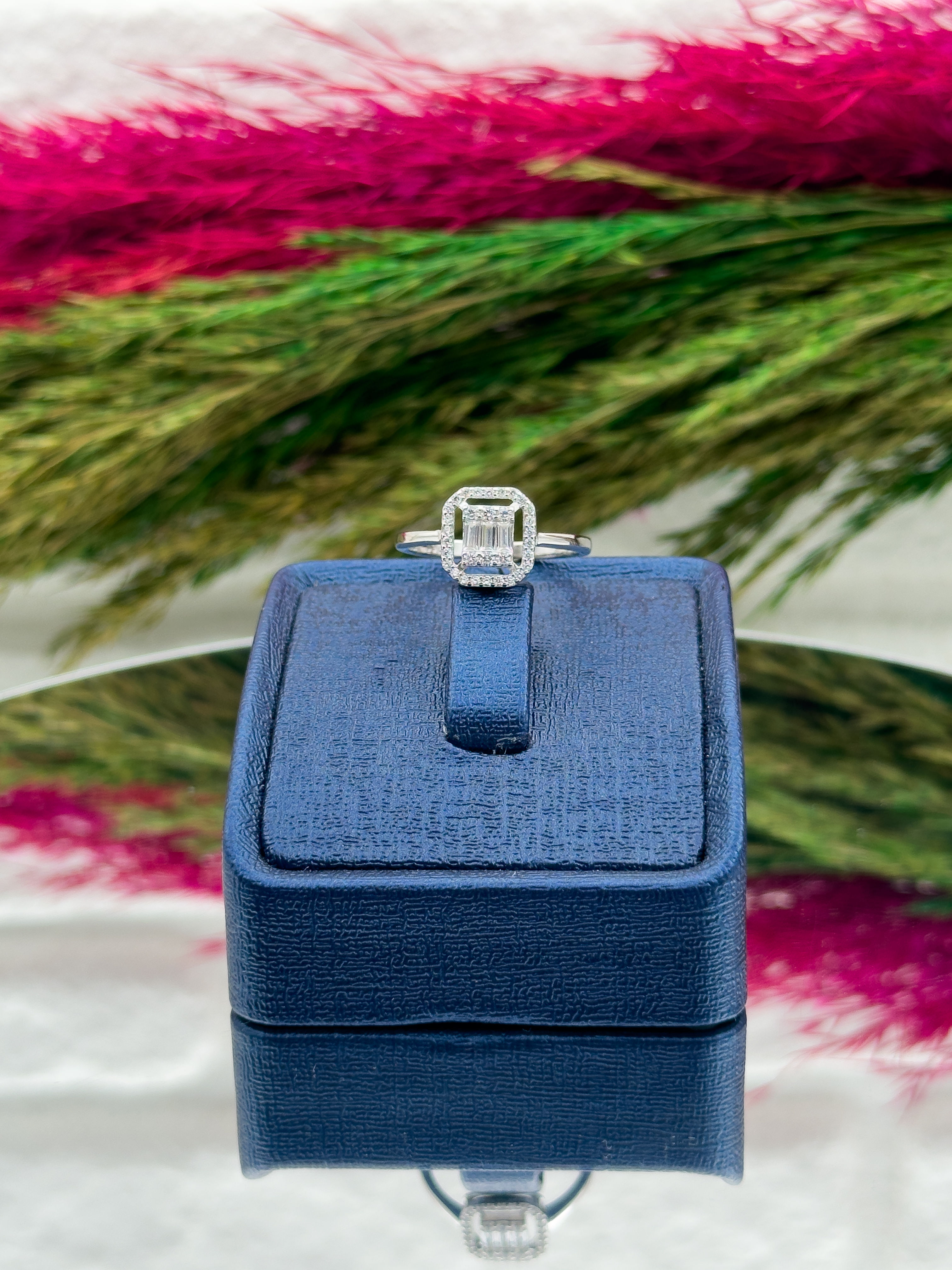 925 Ayar Gümüş Baget Pırlanta Montürlü Trend Kadın Yüzük