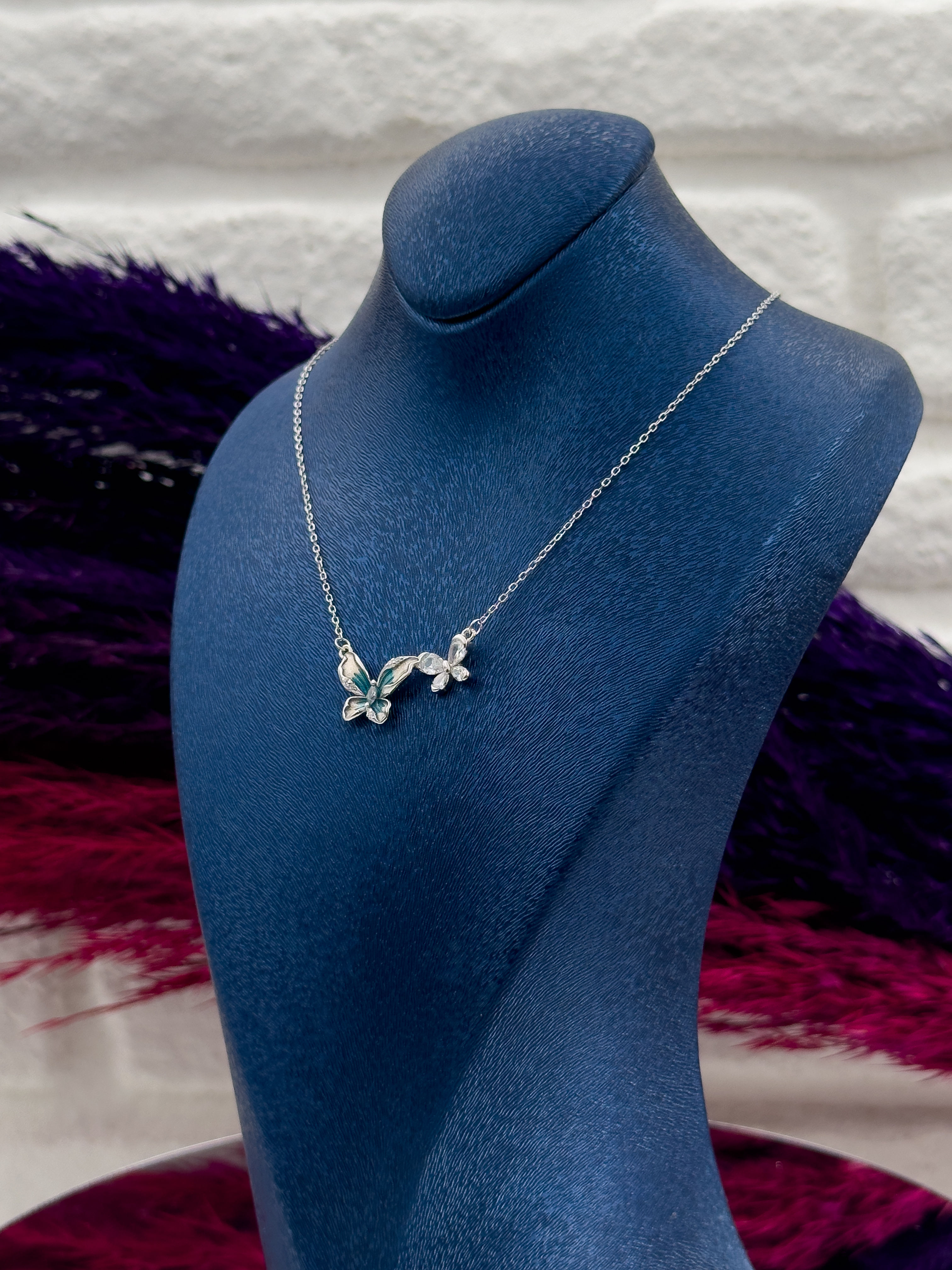 925 Ayar Gümüş Özel Tasarım Mineli Sıralı Kelebek Desenli Popüler Kadın Kolye