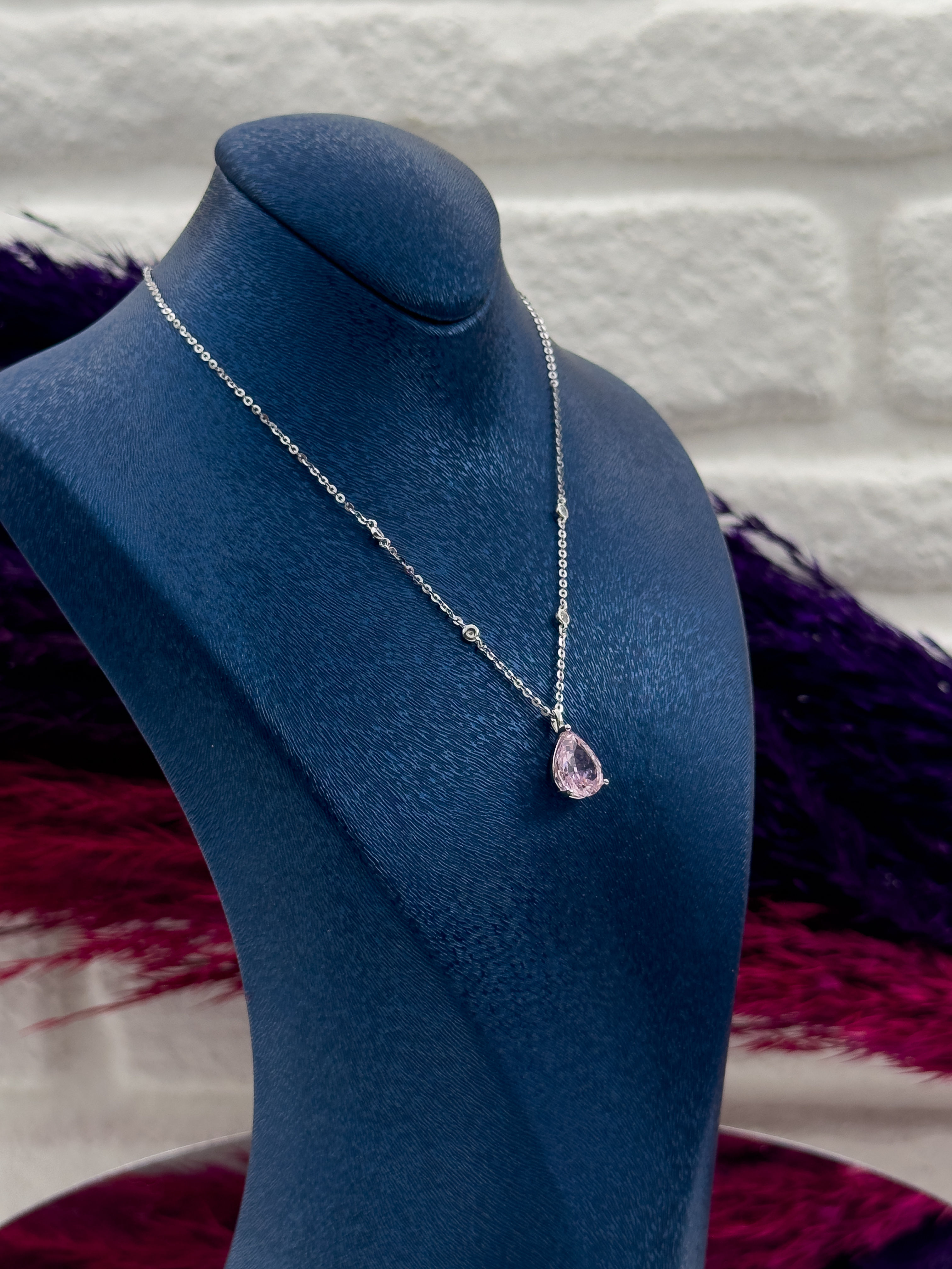 925 Ayar Gümüş Sıralı Tektaş Pembe Kuvars Damla Desenli Popüler Kadın Kolye