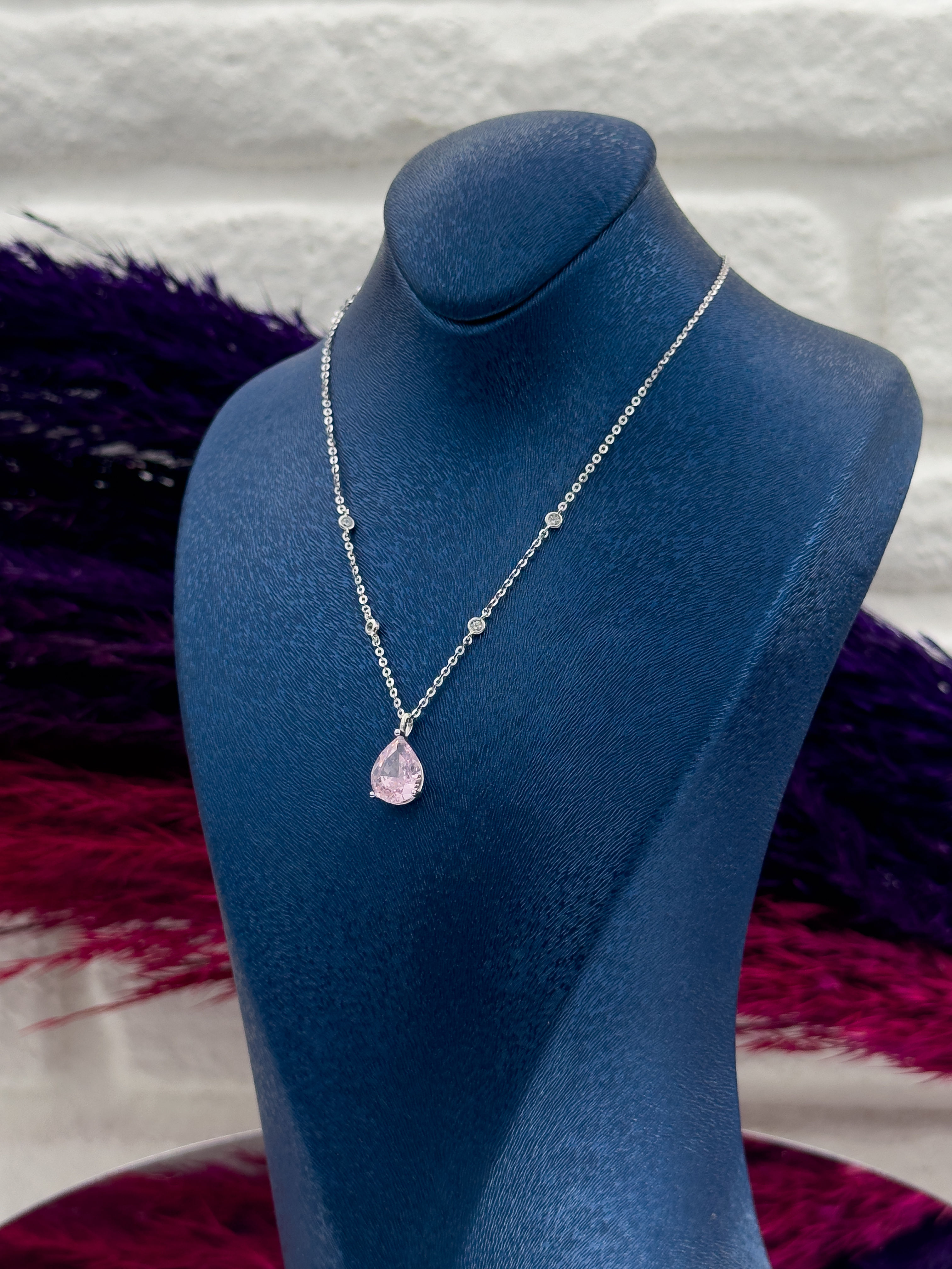 925 Ayar Gümüş Sıralı Tektaş Pembe Kuvars Damla Desenli Popüler Kadın Kolye