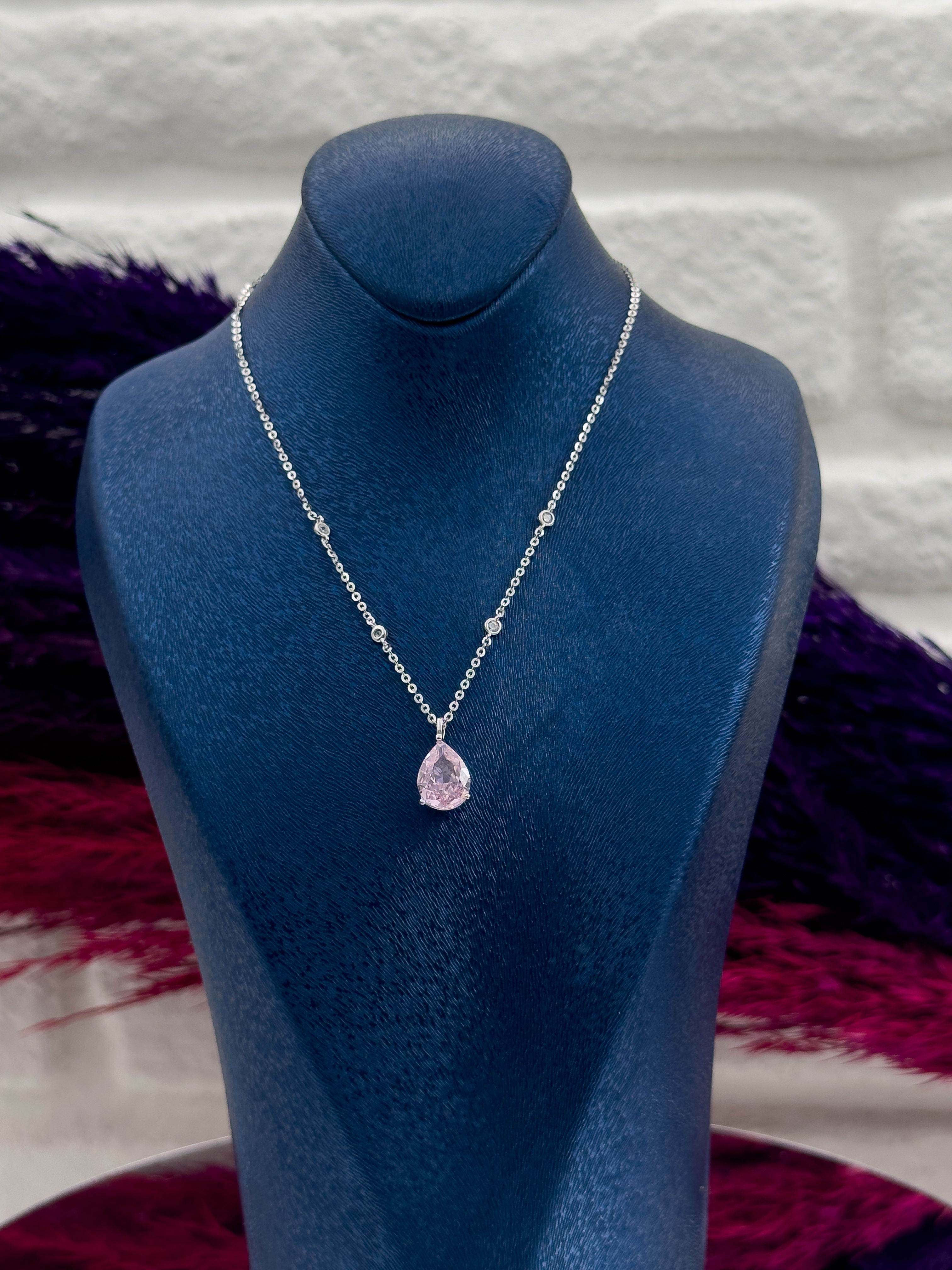 925 Ayar Gümüş Sıralı Tektaş Pembe Kuvars Damla Desenli Popüler Kadın Kolye