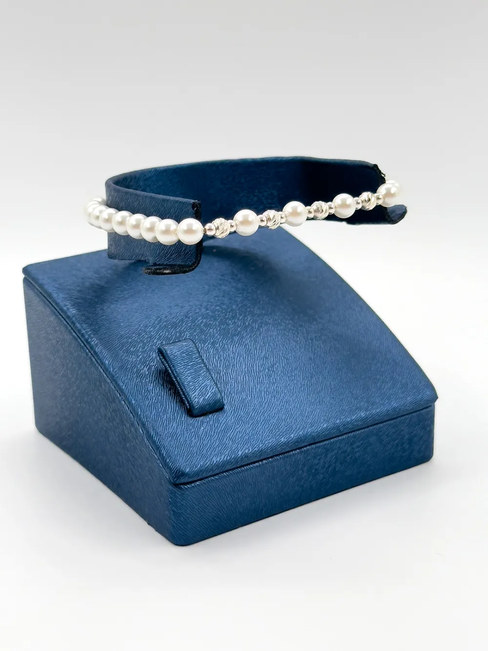 Yuvarlak İncili Zarif Günlük Kadın Gümüş Bileklik