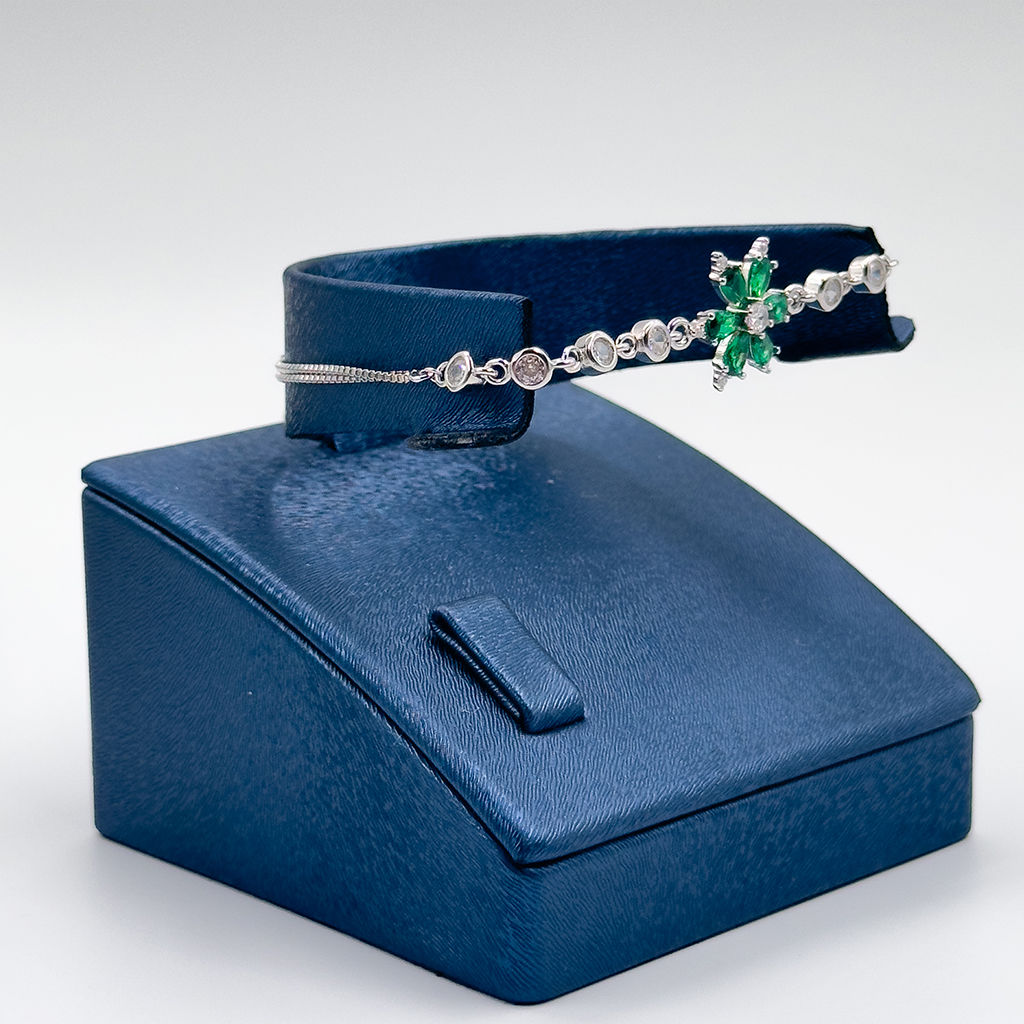 Zümrüt Taşlı Lotus Gümüş Bileklik