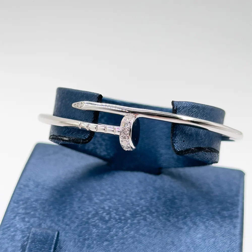 Cartier Model Kelepçe Gümüş Bileklik
