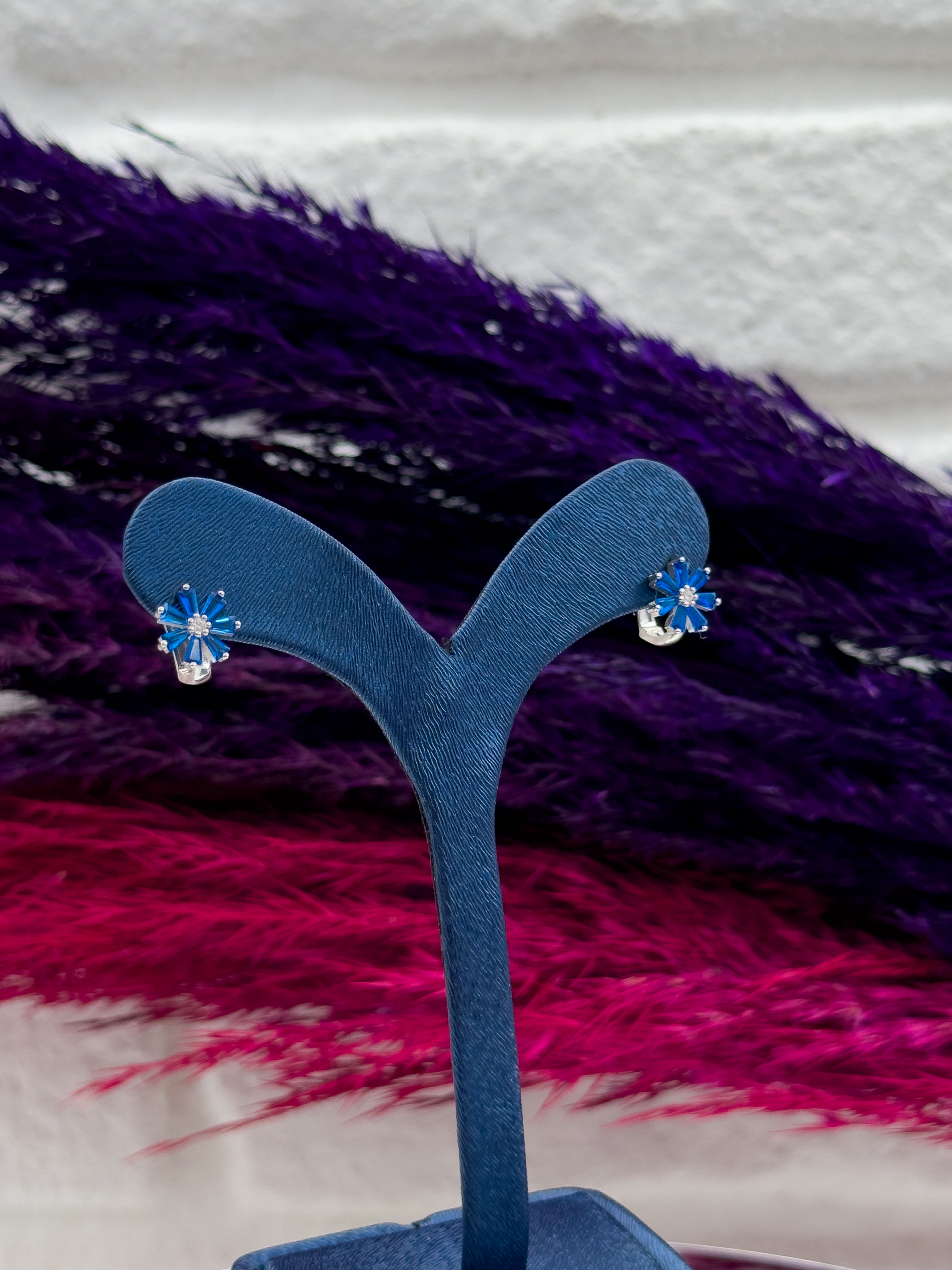 925 Ayar Gümüş Safir Taşlı Zarif Kız Çocuk Küpesi