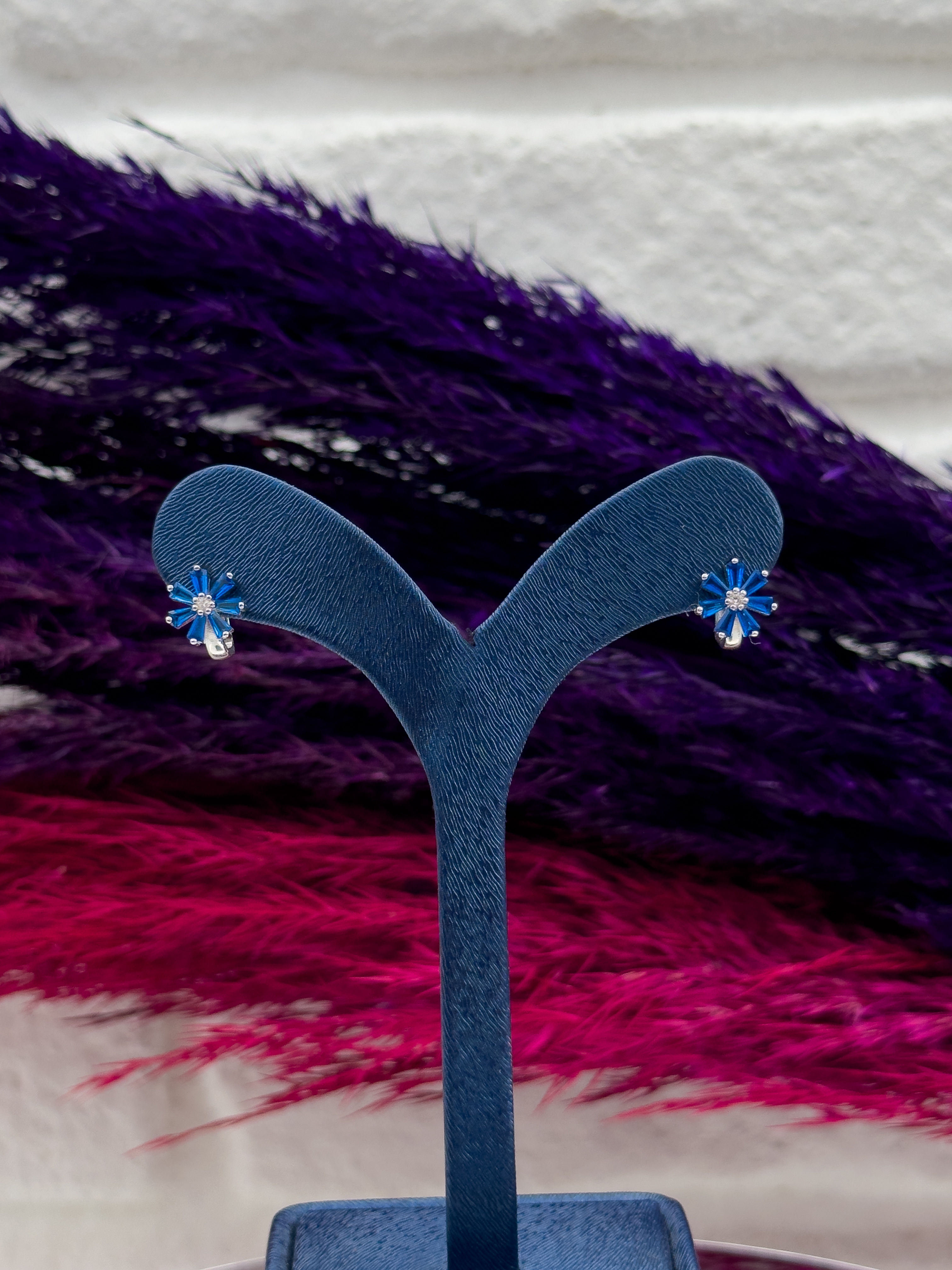 925 Ayar Gümüş Safir Taşlı Zarif Kız Çocuk Küpesi