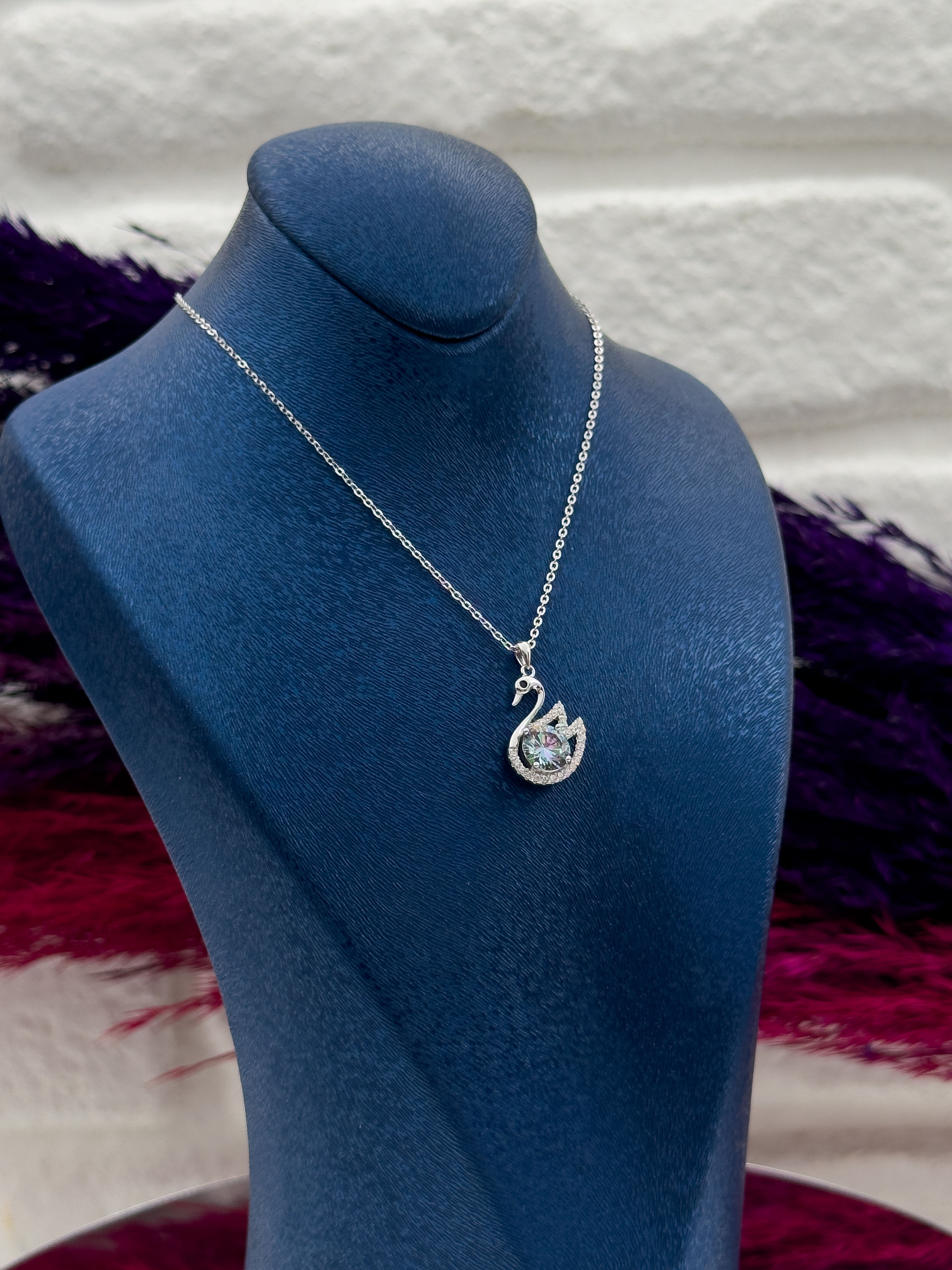 925 Ayar Gümüş Mistik Topaz Taşlı Kuğu Modeli Zarif Kadın Kolye