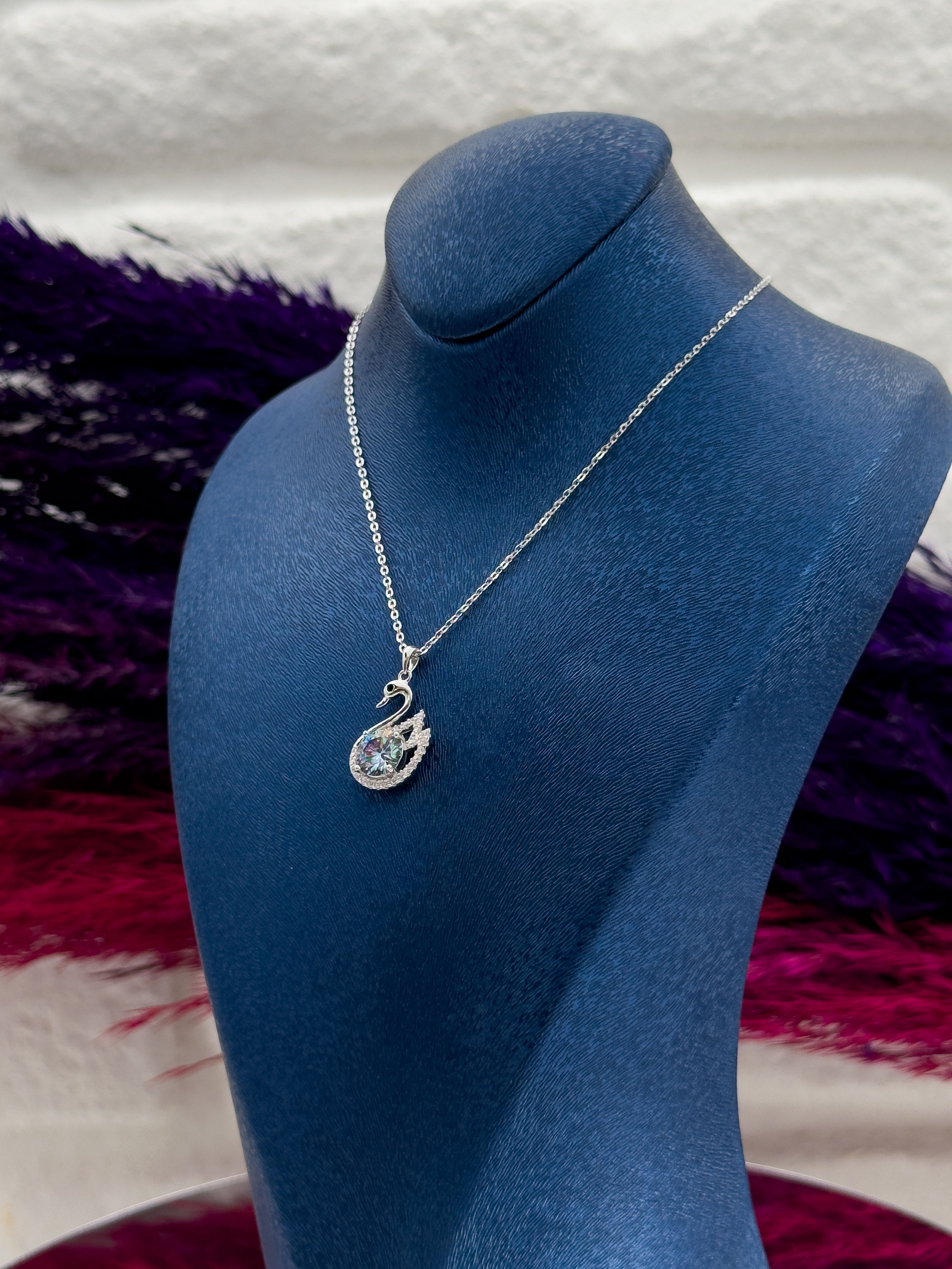 925 Ayar Gümüş Mistik Topaz Taşlı Kuğu Modeli Zarif Kadın Kolye