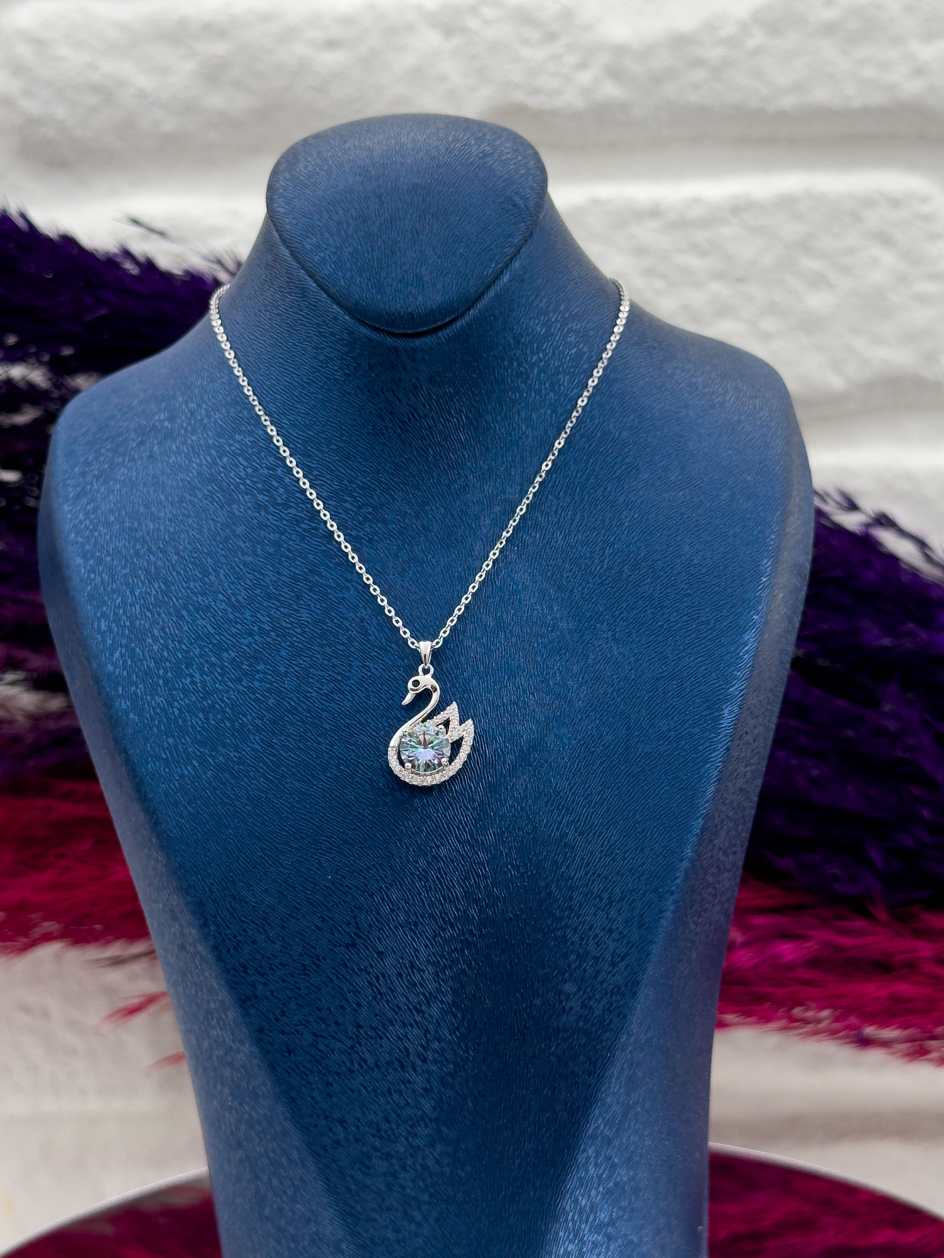 925 Ayar Gümüş Mistik Topaz Taşlı Kuğu Modeli Zarif Kadın Kolye