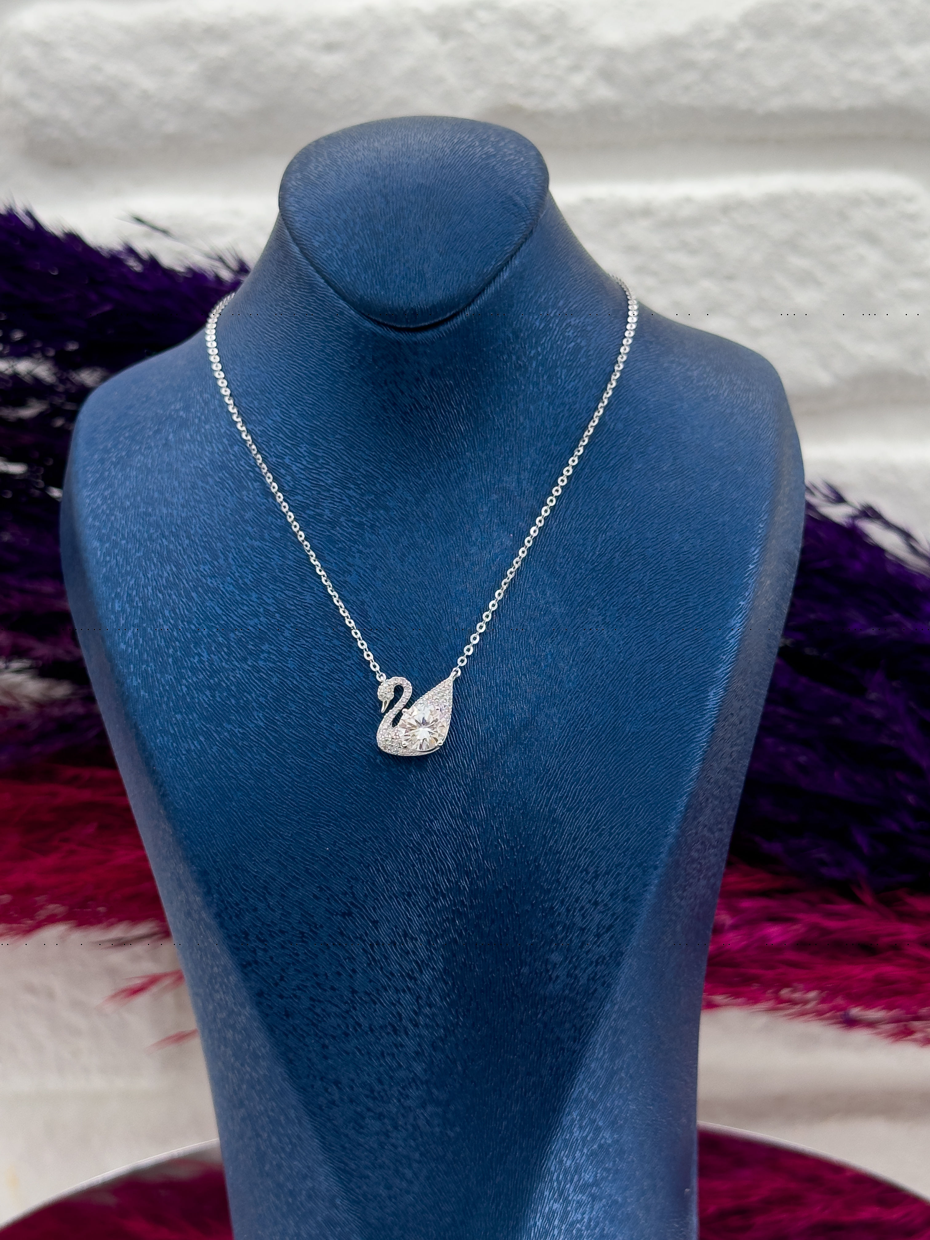 925 Ayar Gümüş Mosanite Taşlı Kuğu Modeli Aşk Temalı Zarif Kadın Kolye