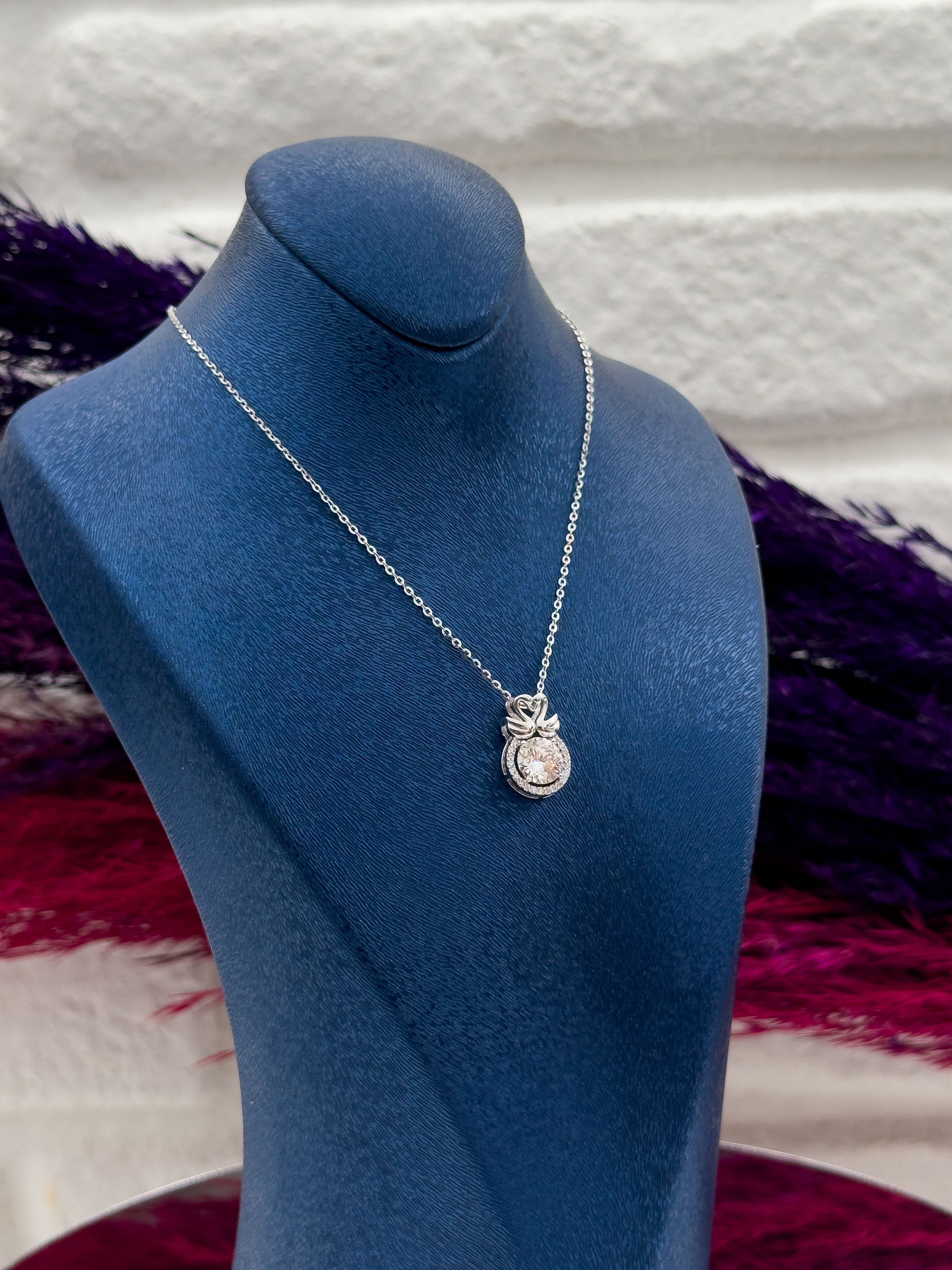 925 Ayar Gümüş Mosanite Taşlı Kuğu Modeli Aşk Temalı Lüks Kadın Kolye