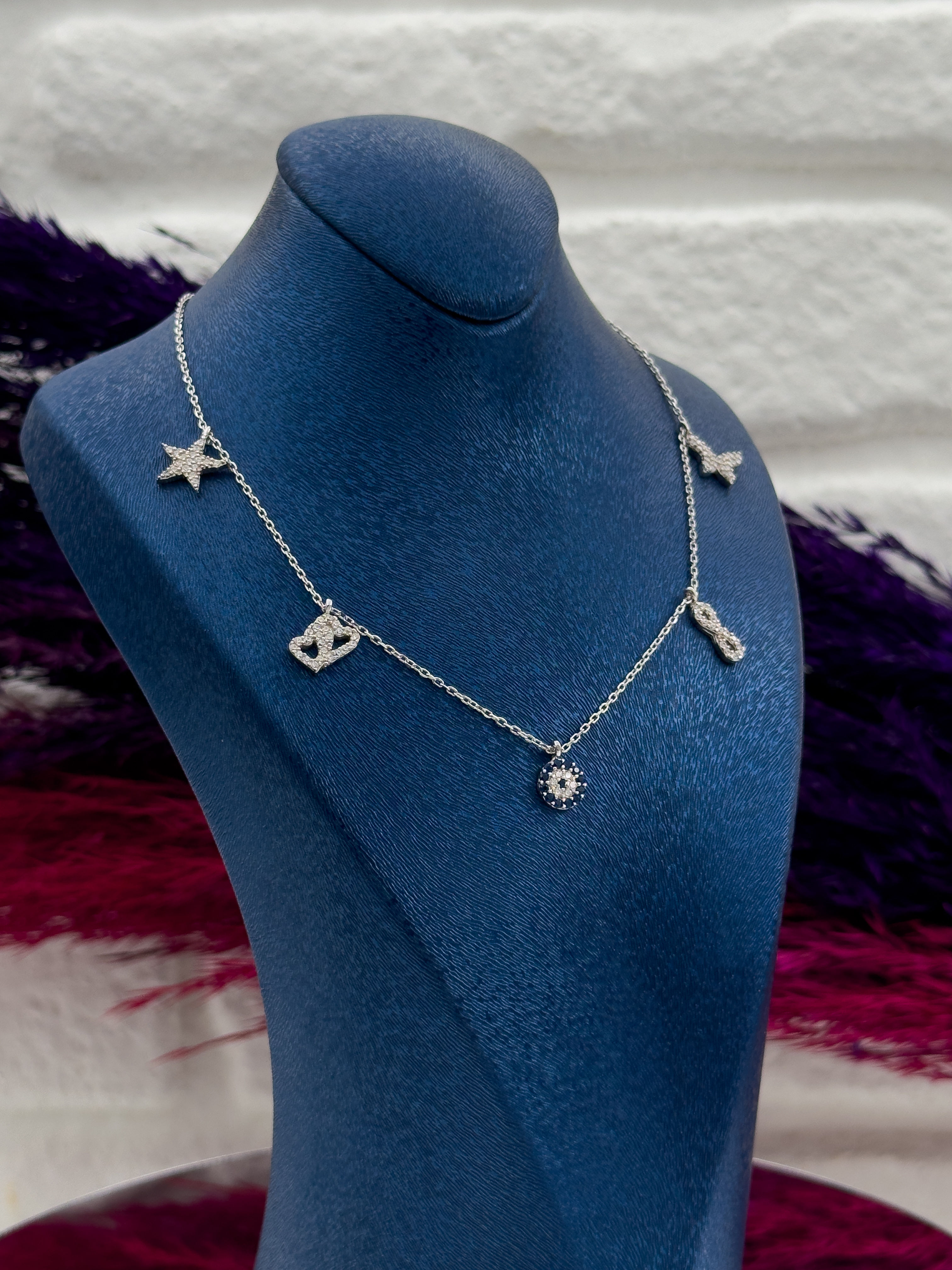 925 Ayar Gümüş Figürlü Şans Modeli Zarif Kadın Kolye