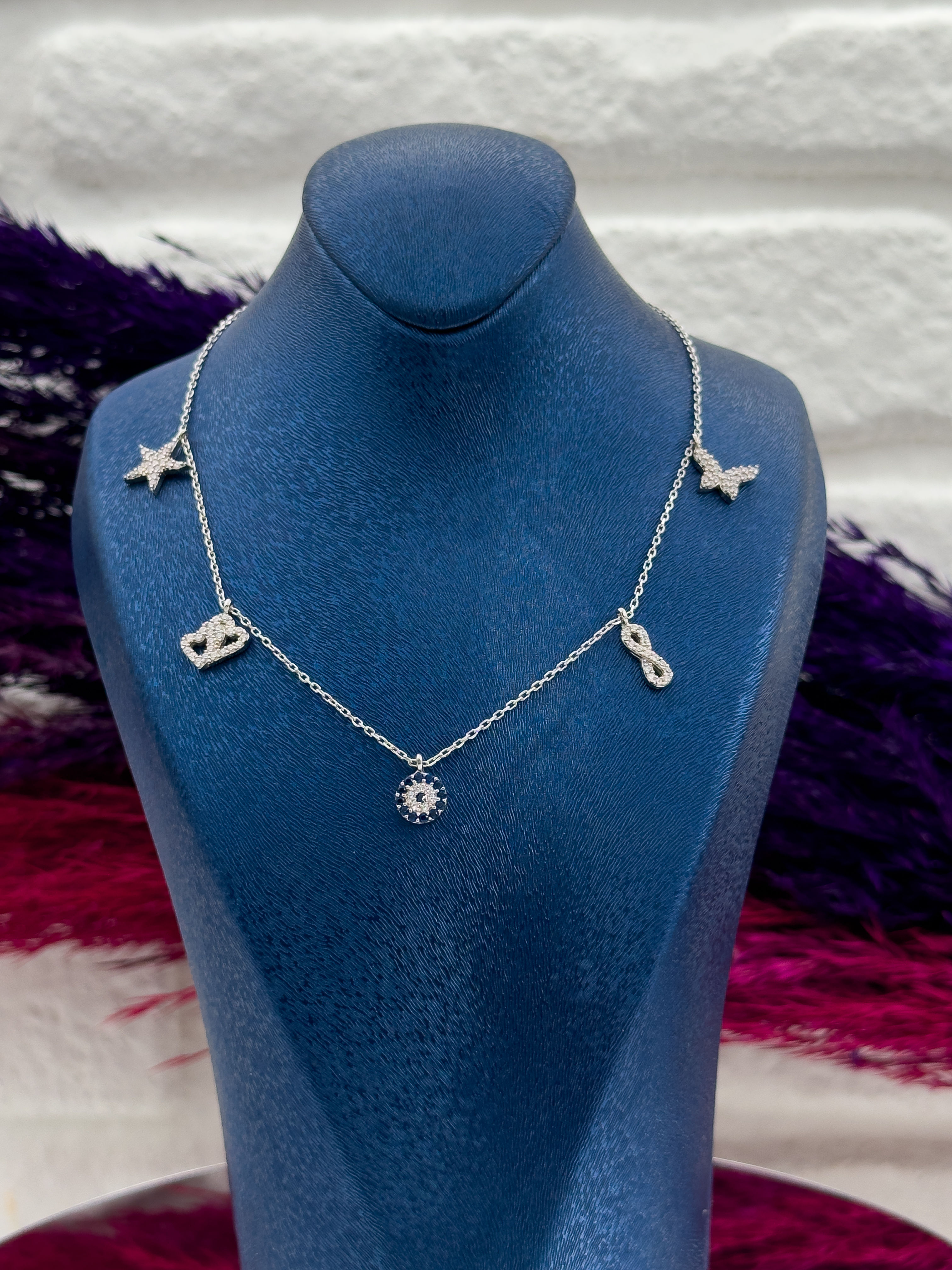 925 Ayar Gümüş Figürlü Şans Modeli Zarif Kadın Kolye