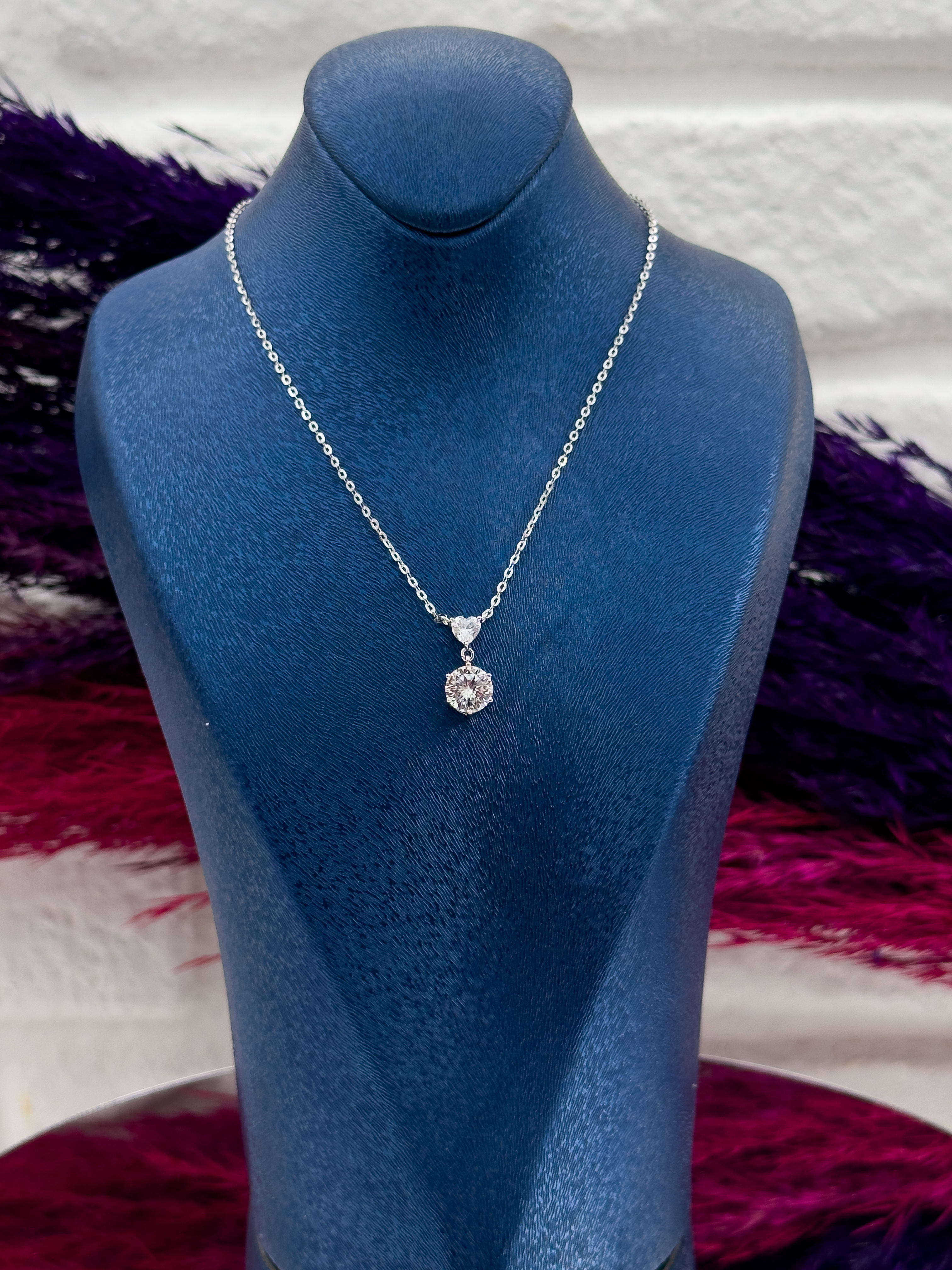 925 Ayar Gümüş Pırlanta Montürlü Aşk Temalı Lüks Kadın Kolye