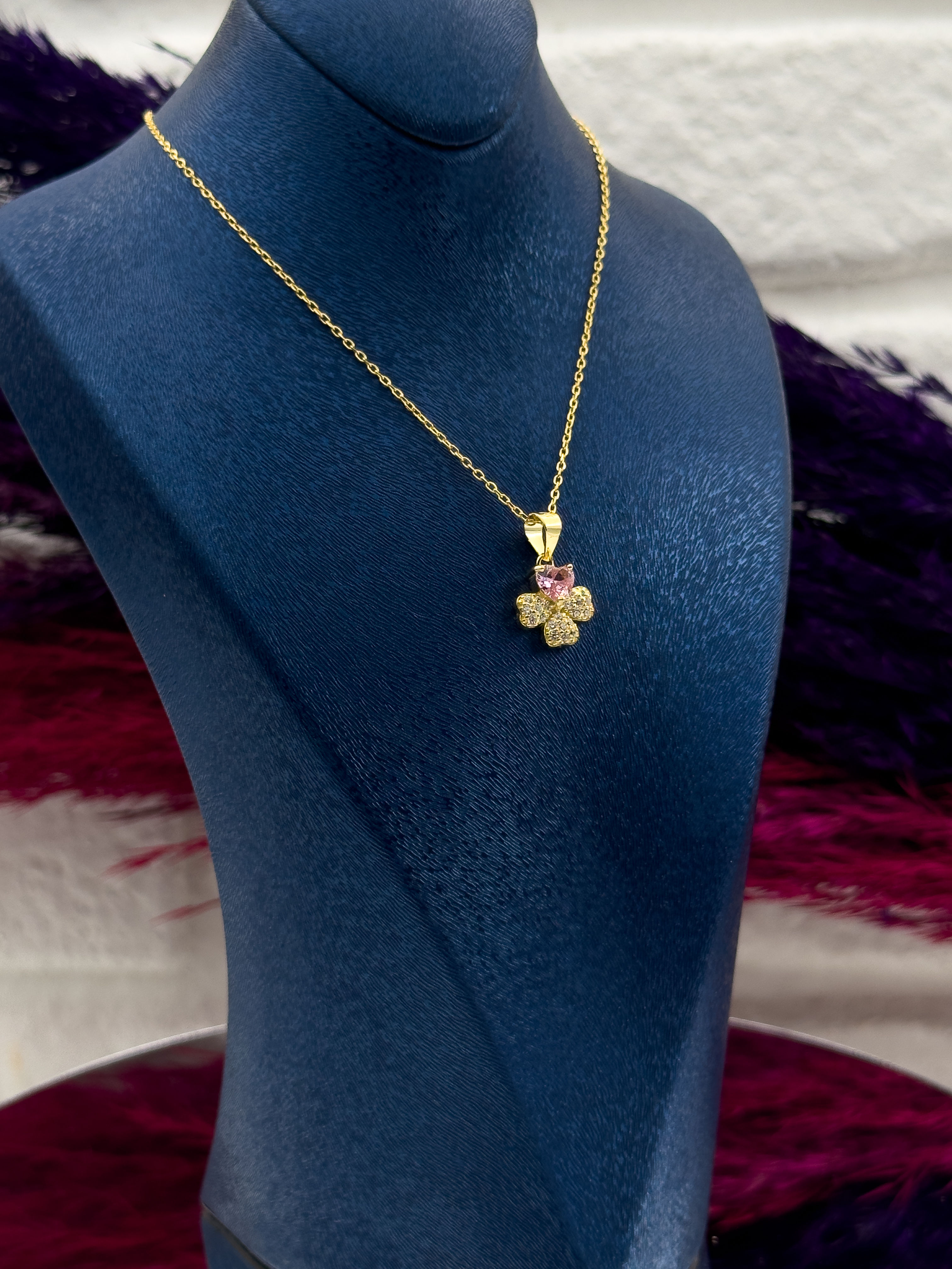 925 Ayar Gümüş Pembe Kuvars Taşlı Yonca Modeli Zarif Kadın Kolye