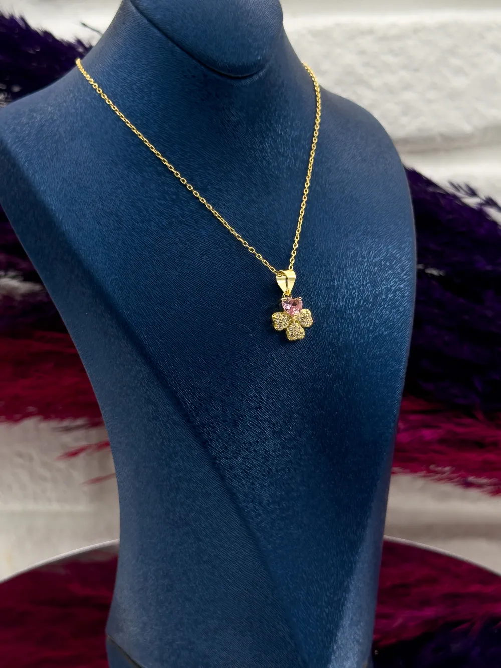 925 Ayar Gümüş Pembe Kuvars Taşlı Yonca Modeli Zarif Kadın Kolye