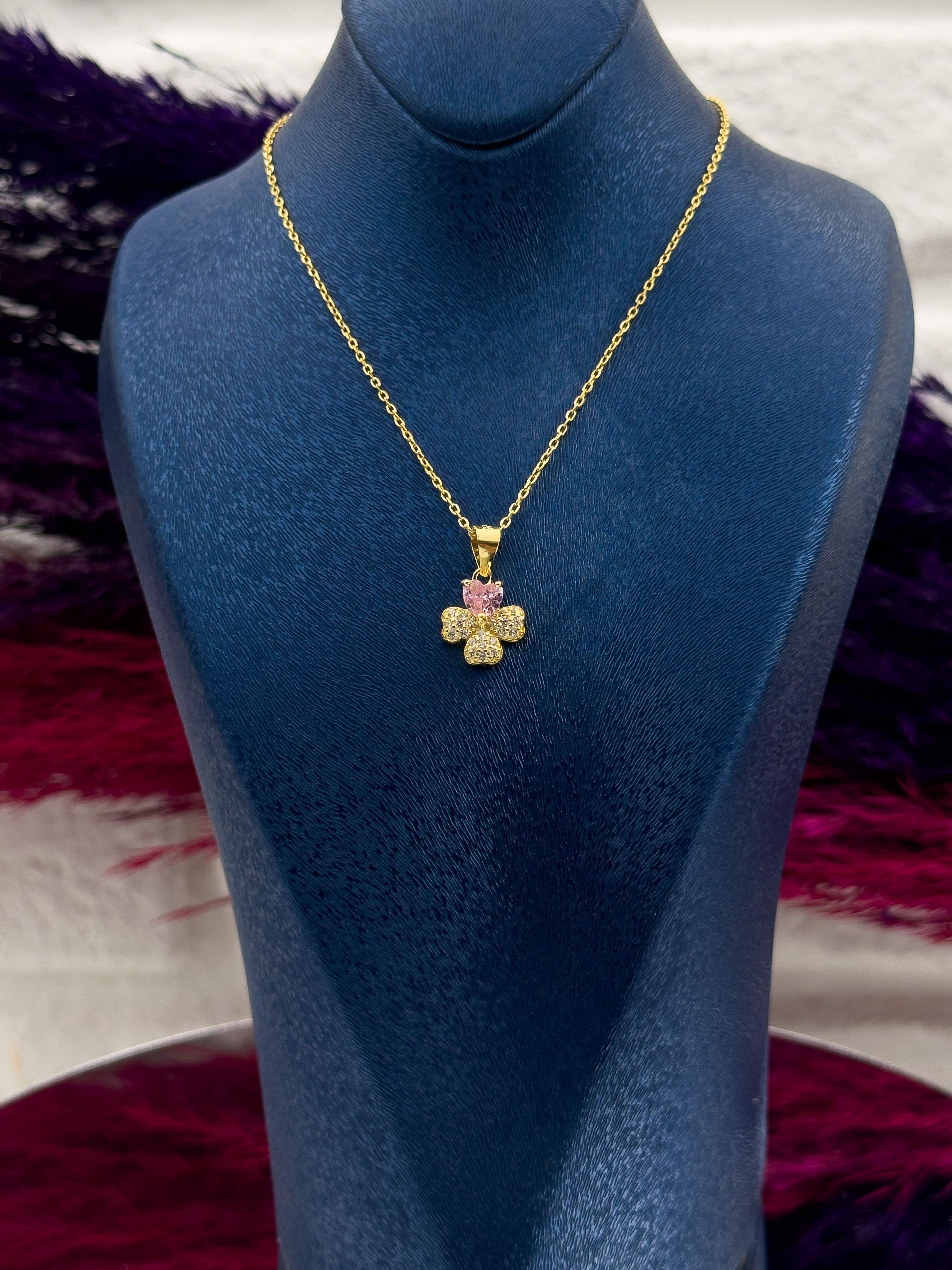 925 Ayar Gümüş Pembe Kuvars Taşlı Yonca Modeli Zarif Kadın Kolye