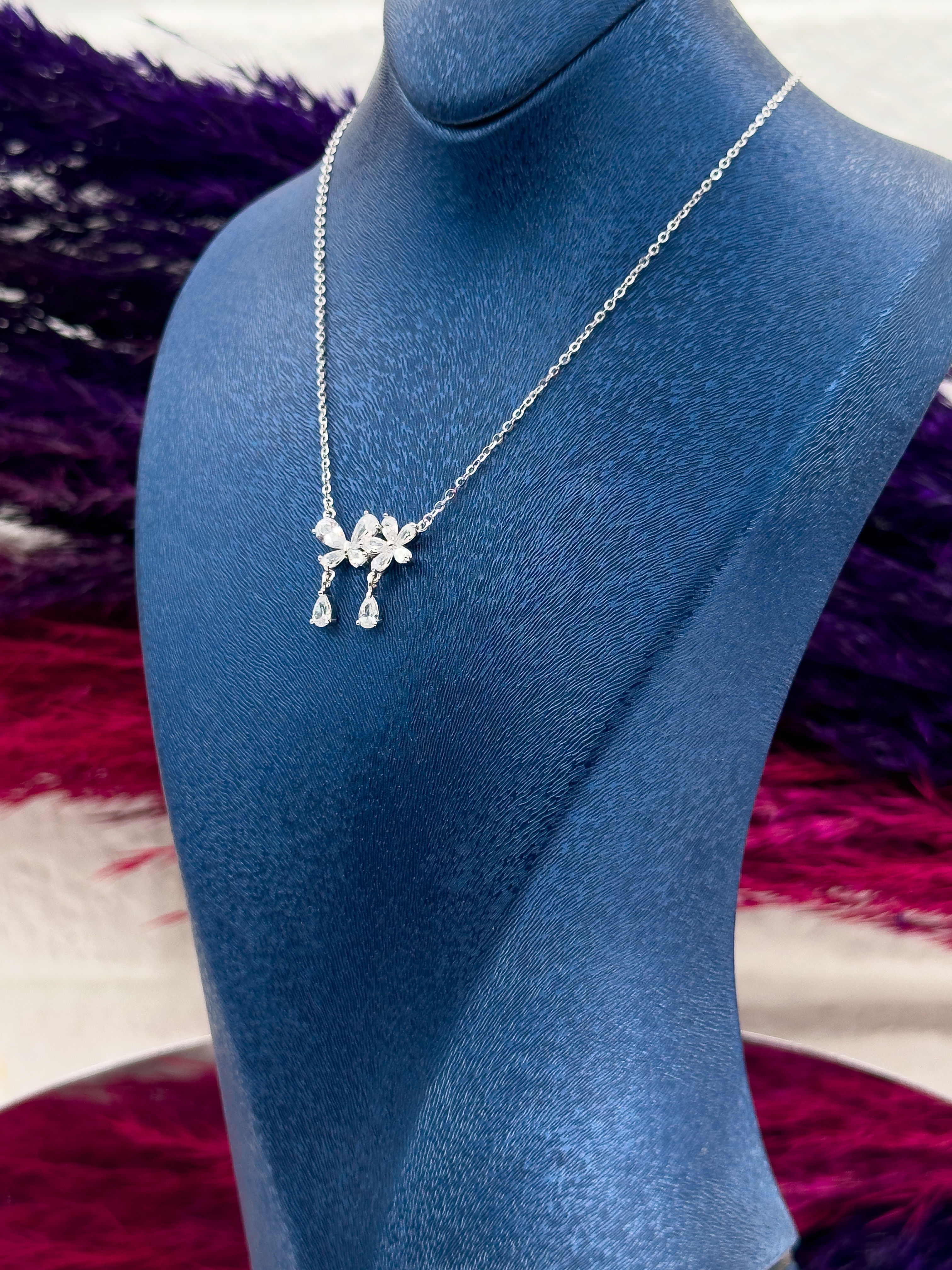 925 Ayar Gümüş Damla Taşlı Lotus Modeli Zarif Kadın Kolye