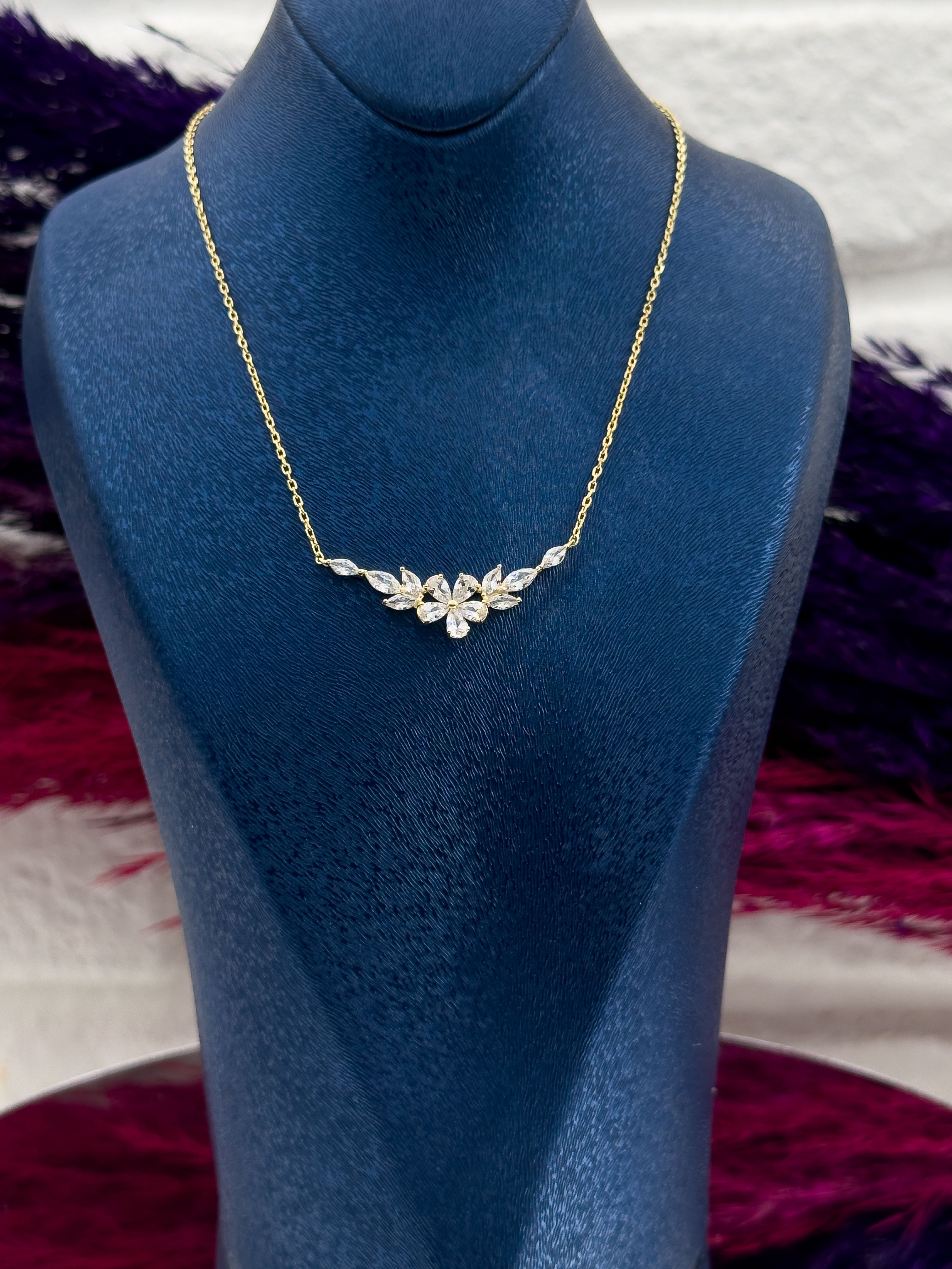 925 Ayar Gümüş Özel Tasarım Gold Renk Lotus Modeli Zarif Kadın Kolye