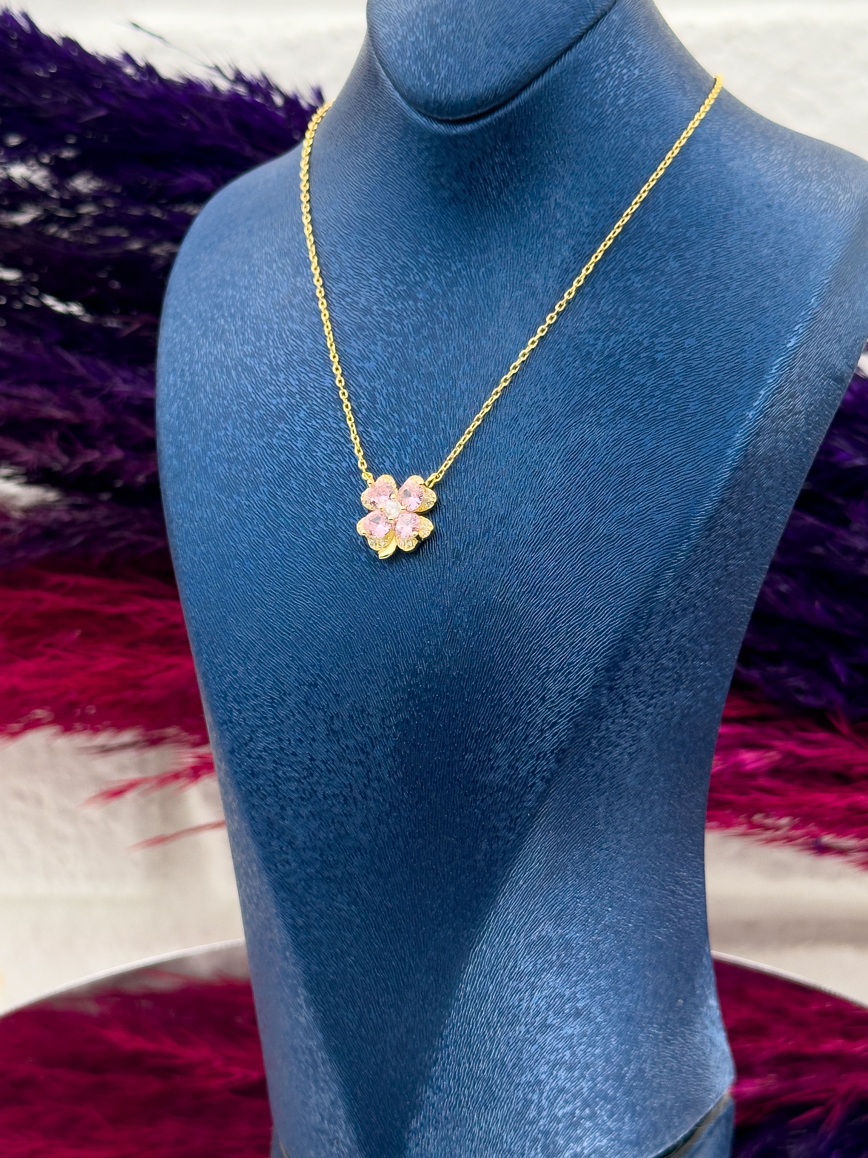 925 Ayar Gümüş Pembe Kuvars Taşlı Yonca Modeli Trend Kadın Kolye