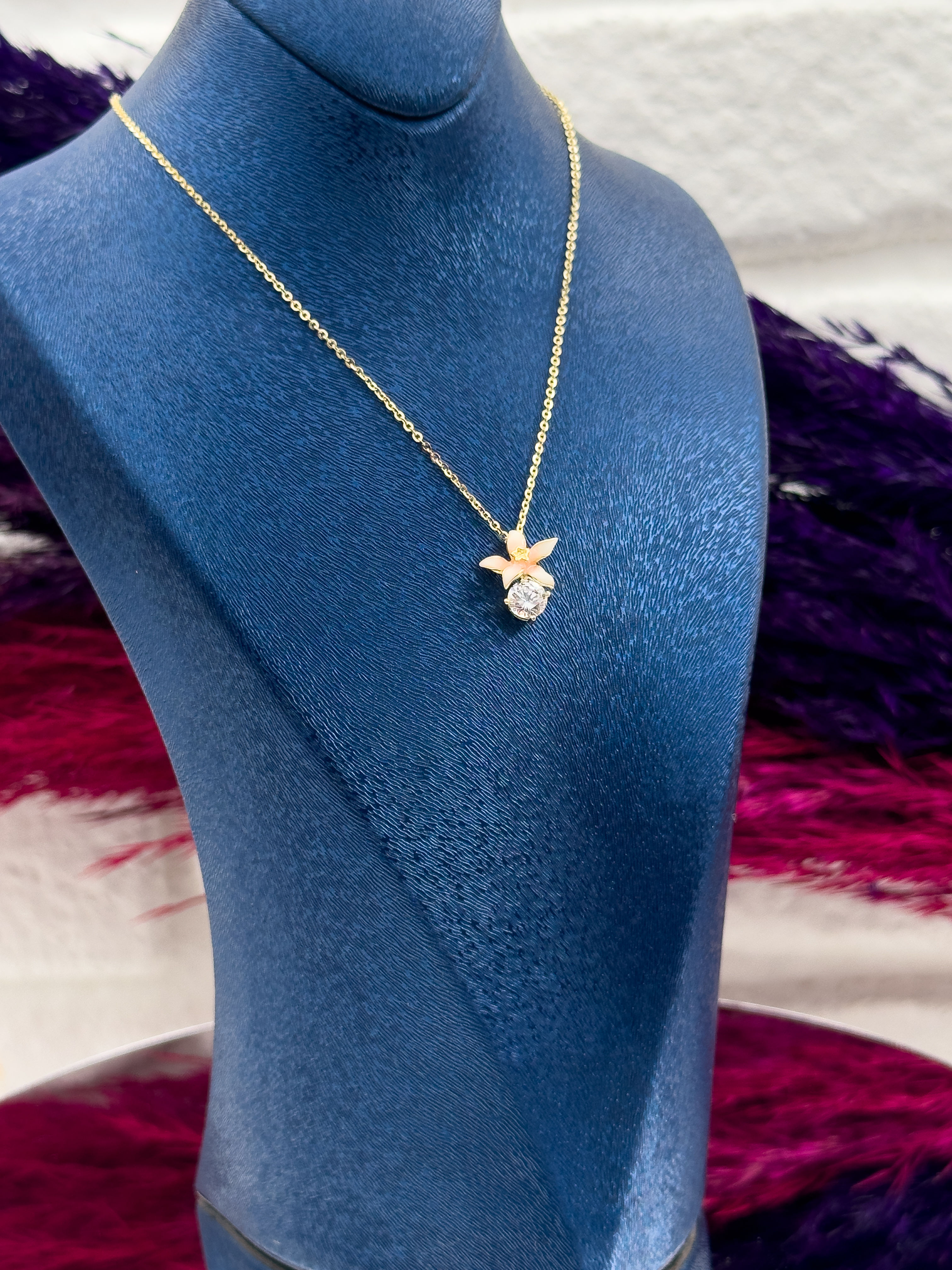 925 Ayar Gümüş Çiçek Mineli Tektaş Modeli Zarif Kadın Kolye