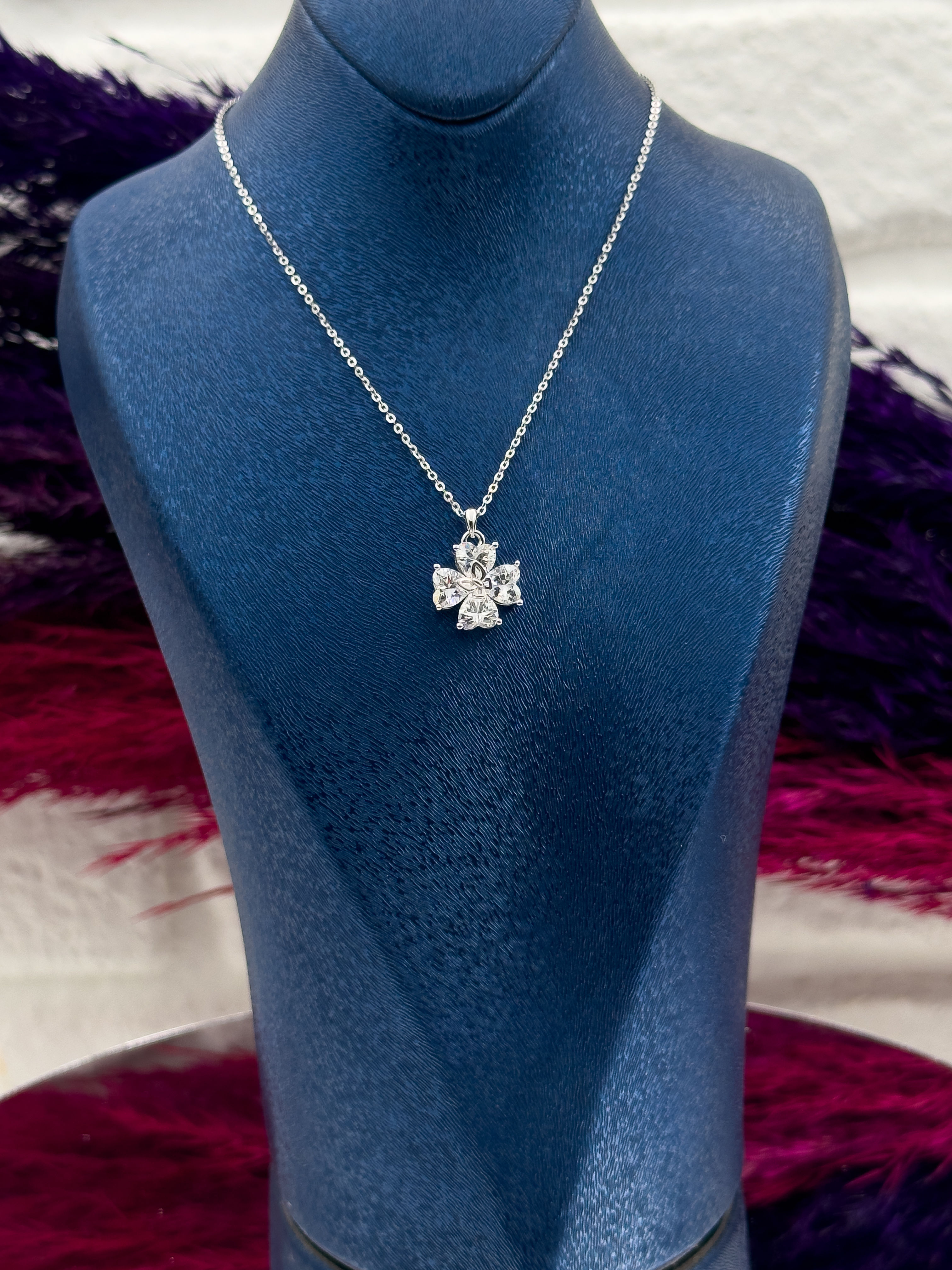 925 Ayar Gümüş Kalpli Zirkon Taşlı Yonca Tasarım Trend Kadın Kolye