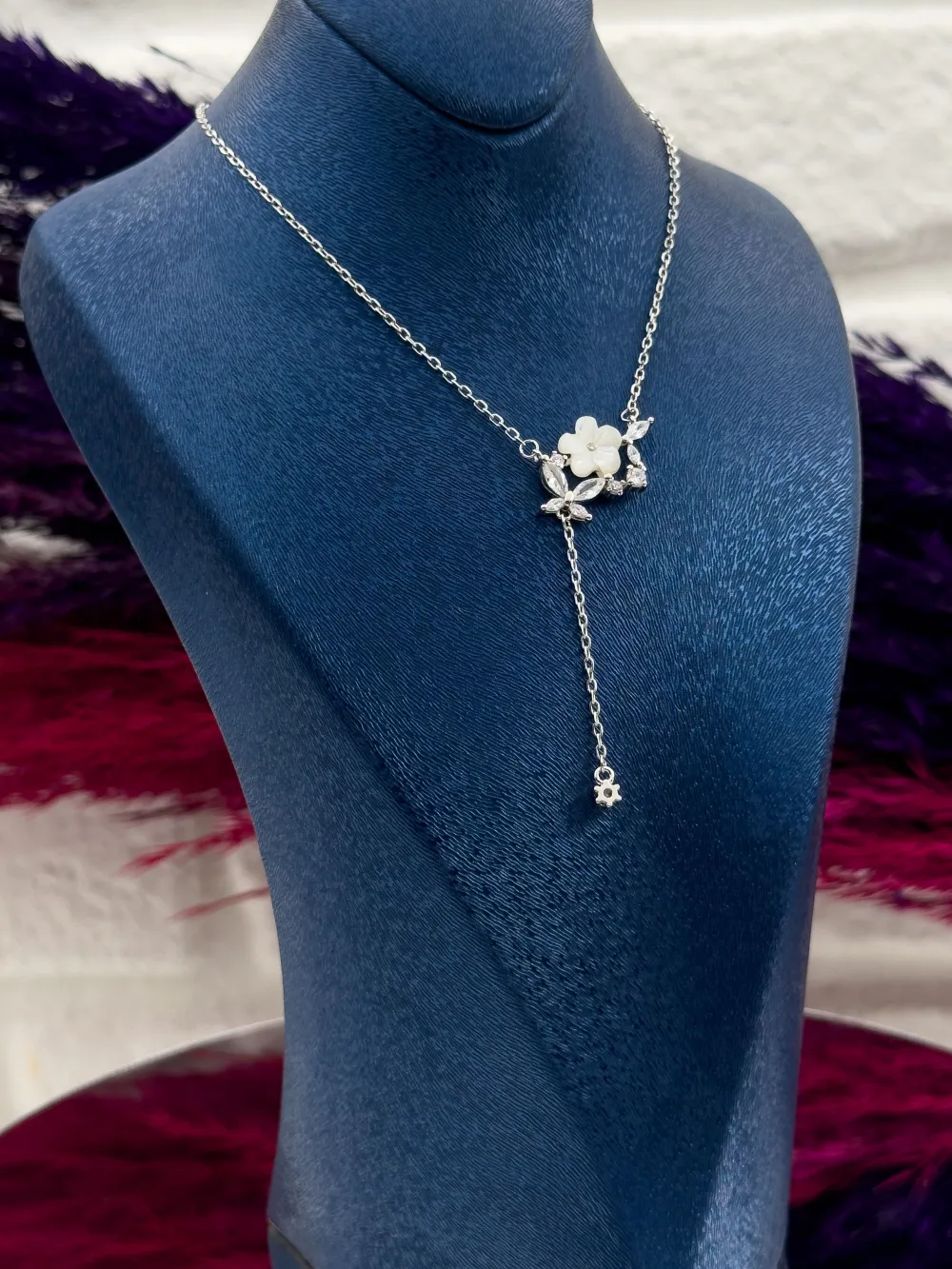 925 Ayar Gümüş Mineli Lotus Modeli Zarif Kadın Kolye