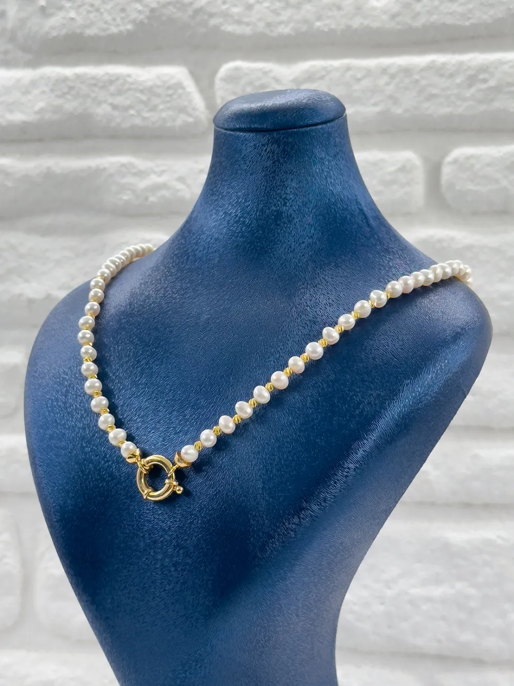 Beyaz İncili Dorika Tasarımlı Gemici Kilitli Kadın Gümüş Kolye - Dorika Kolye