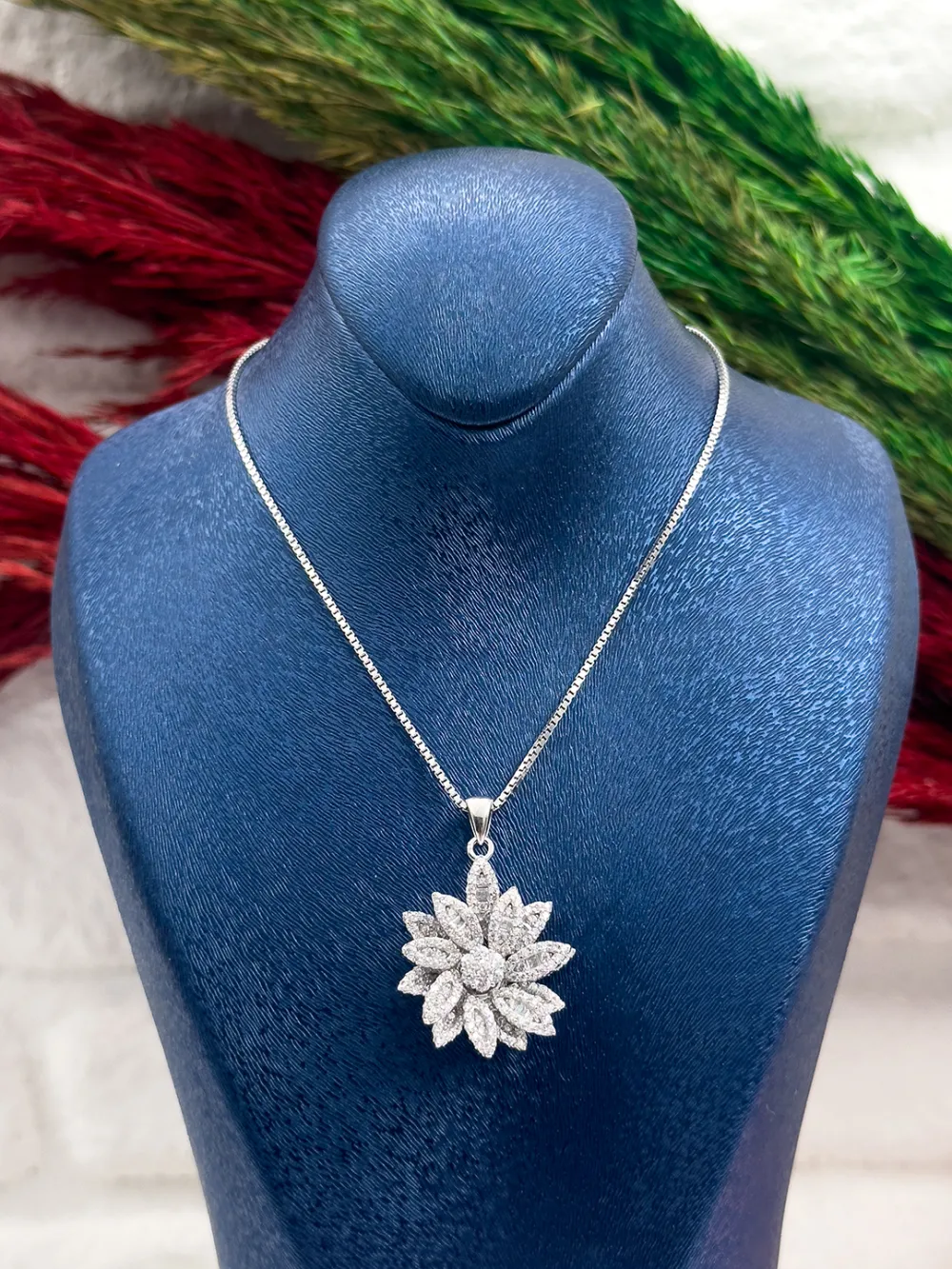 925 Ayar Gümüş Lotus Modeli Zarif Zirkon Taşlı Kadın Kolye