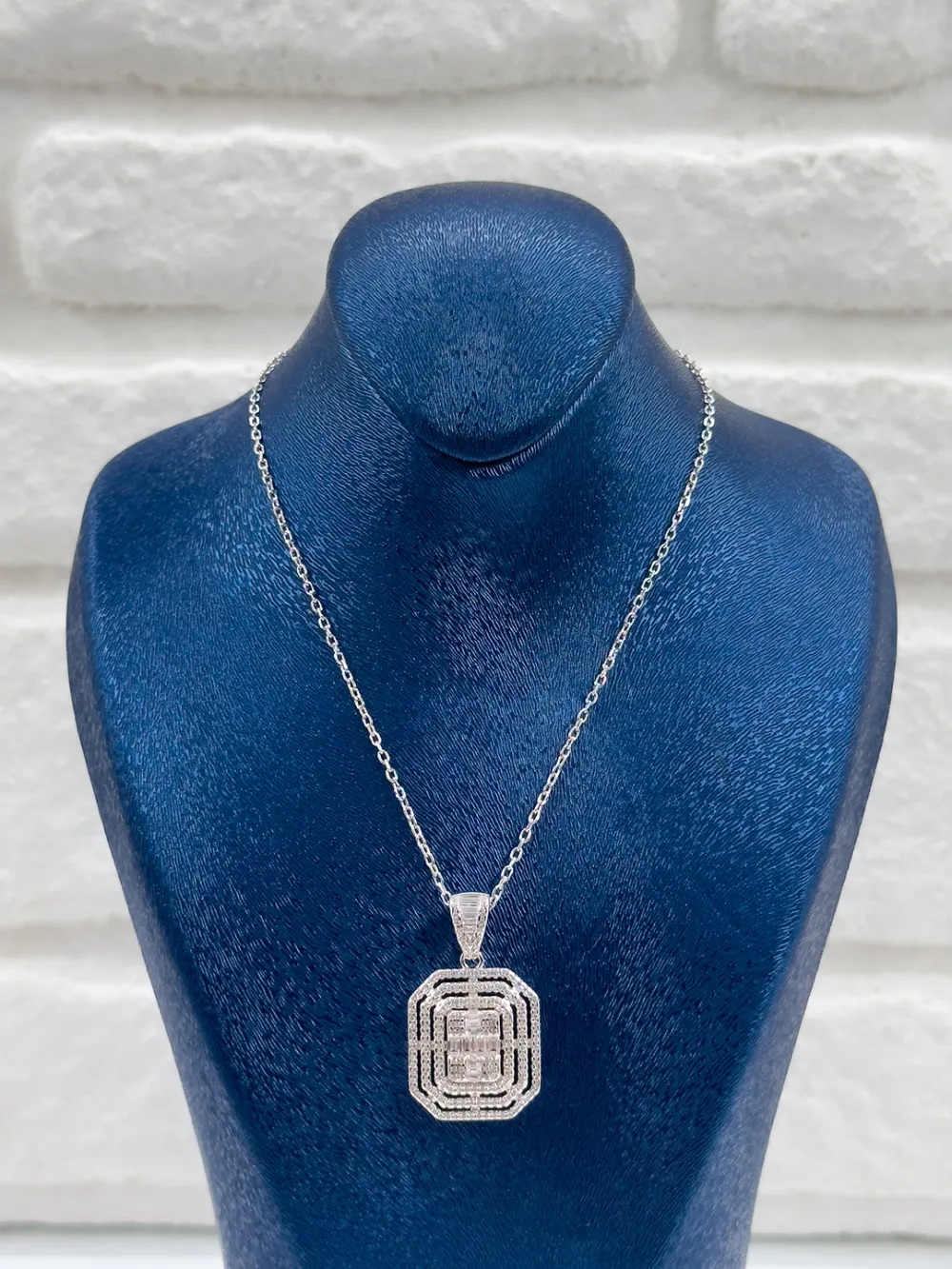 Pırlanta Montür Baget Taşlı Kadın Gümüş Kolye - Baget Kolye