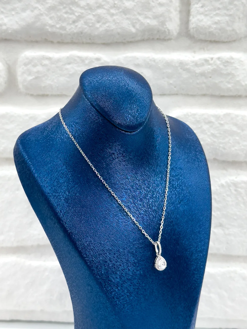 Spor Şık Tasarım Damla Model Kadın Gümüş Kolye