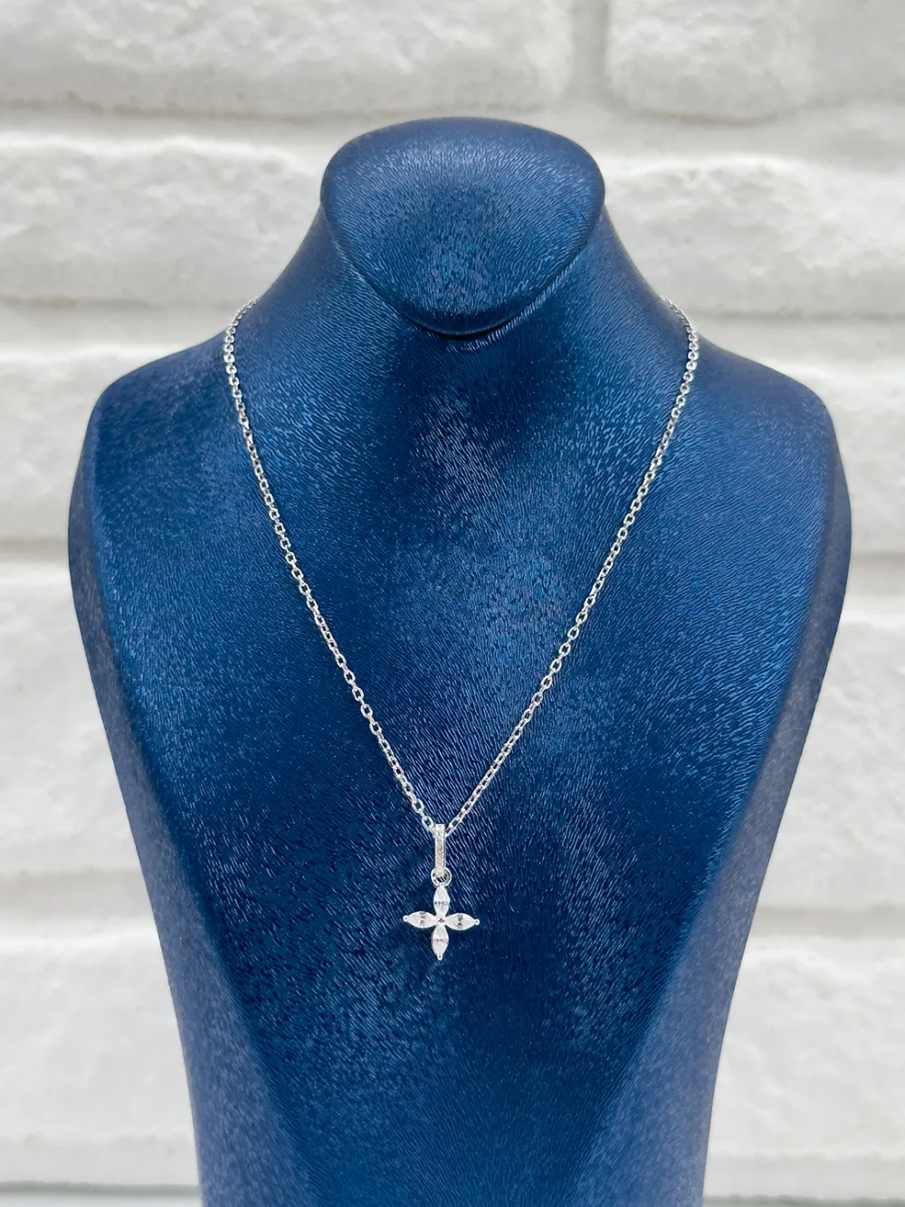 Zirkon Taşlı Yonca Kadın Gümüş Kolye - Yonca Kolye