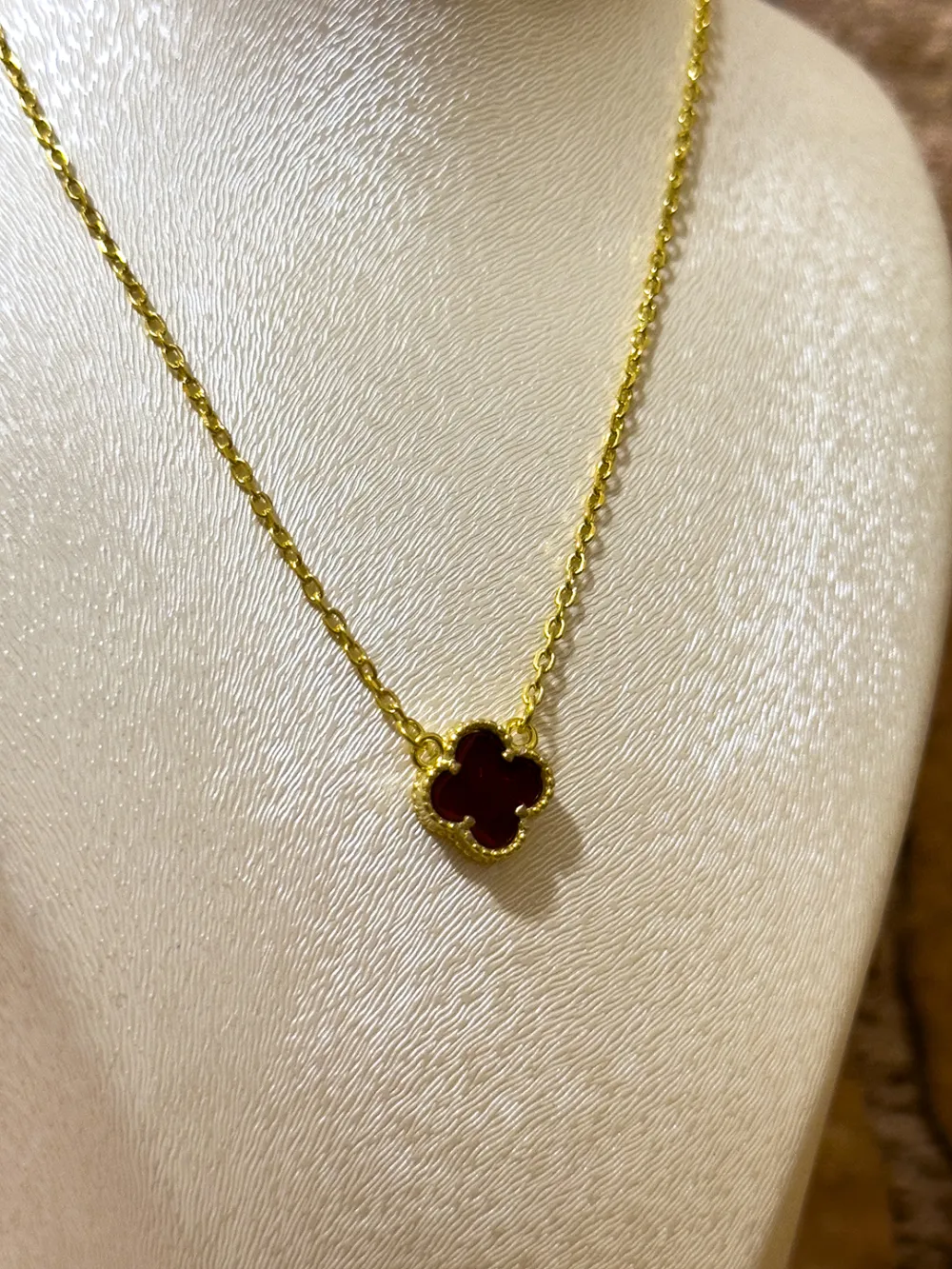Gold Renk Bordo Onix Taşlı Yonca Kadın Gümüş Kolye