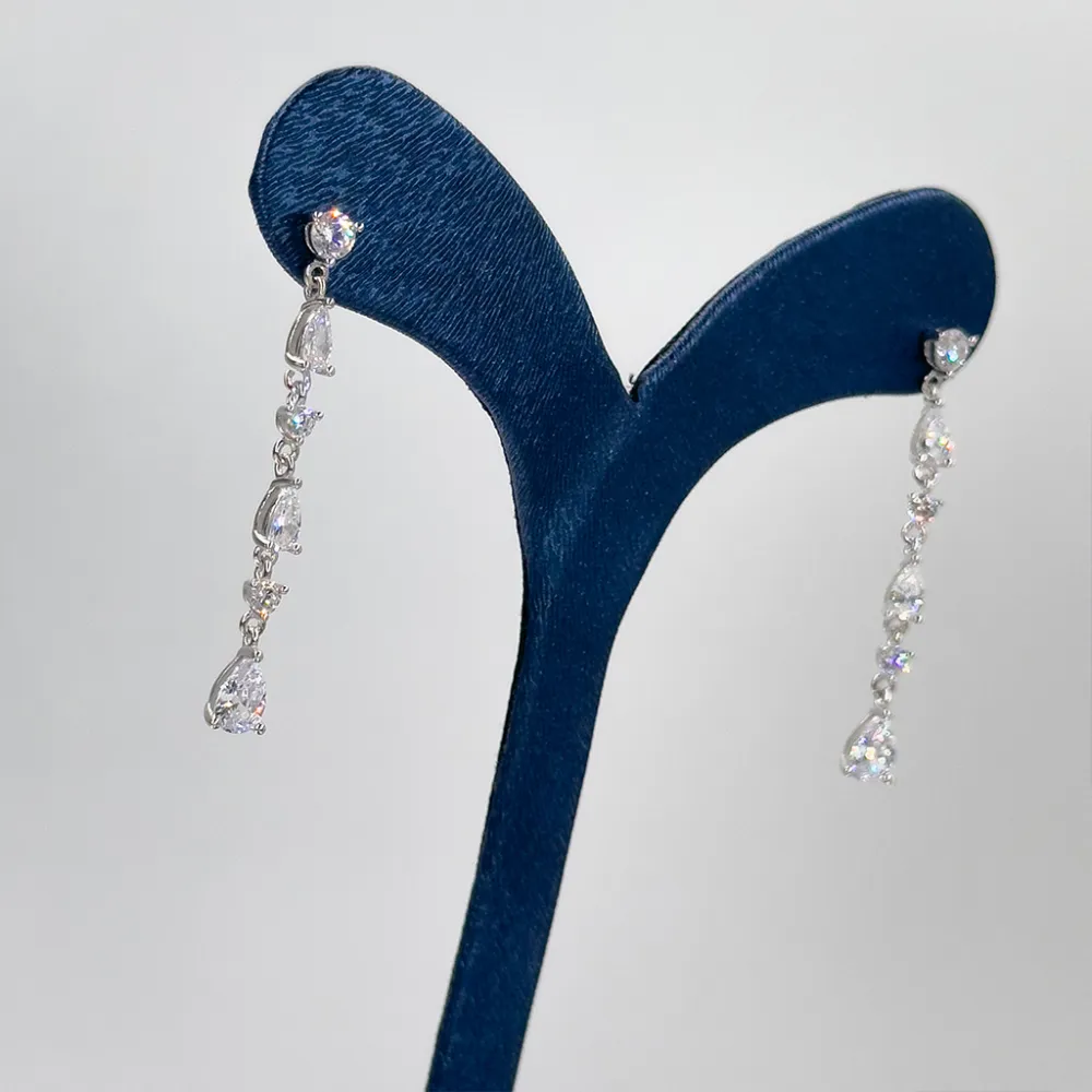 Pırlanta Montür Damla Taşlı Gümüş Küpe