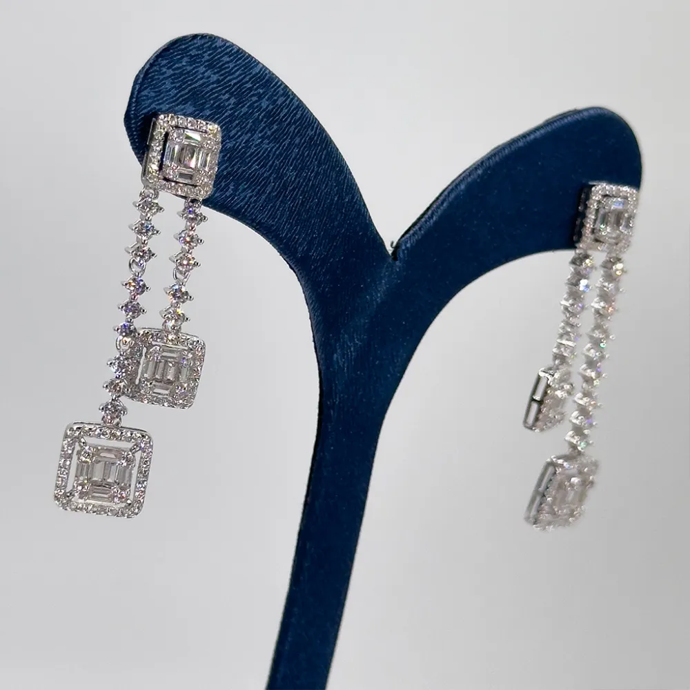 Pırlanta Montür Özel Seri Baget Gümüş Küpe