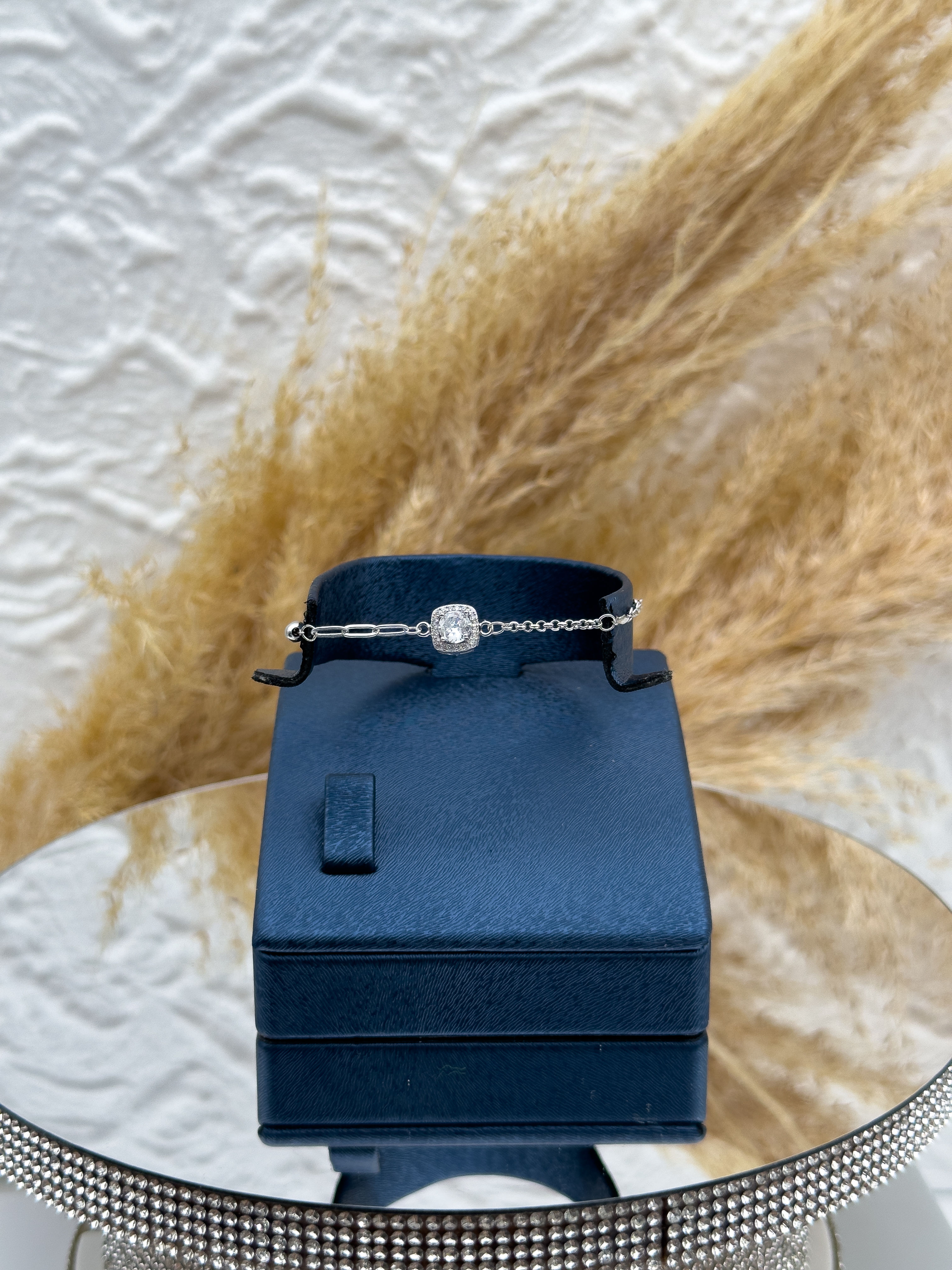 925 Ayar Gümüş Mozanit Taşlı Pırlanta Montür Kadın Bileklik – Işıltılı ve Zarif Tasarım