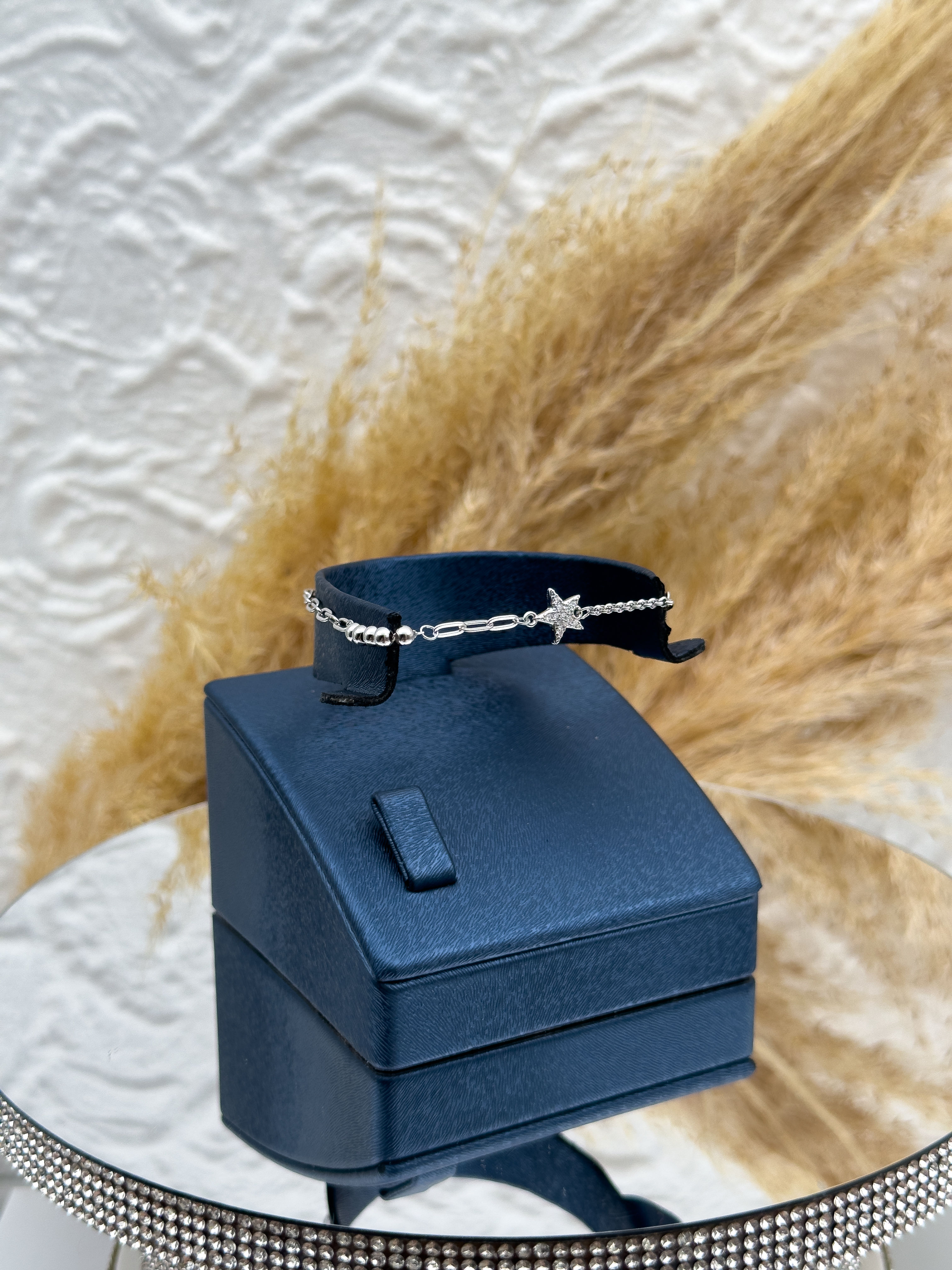 925 Ayar Gümüş Yıldız Figürlü Spor Kadın Bileklik – Taş Detaylı, Günlük ve Şık Tasarım