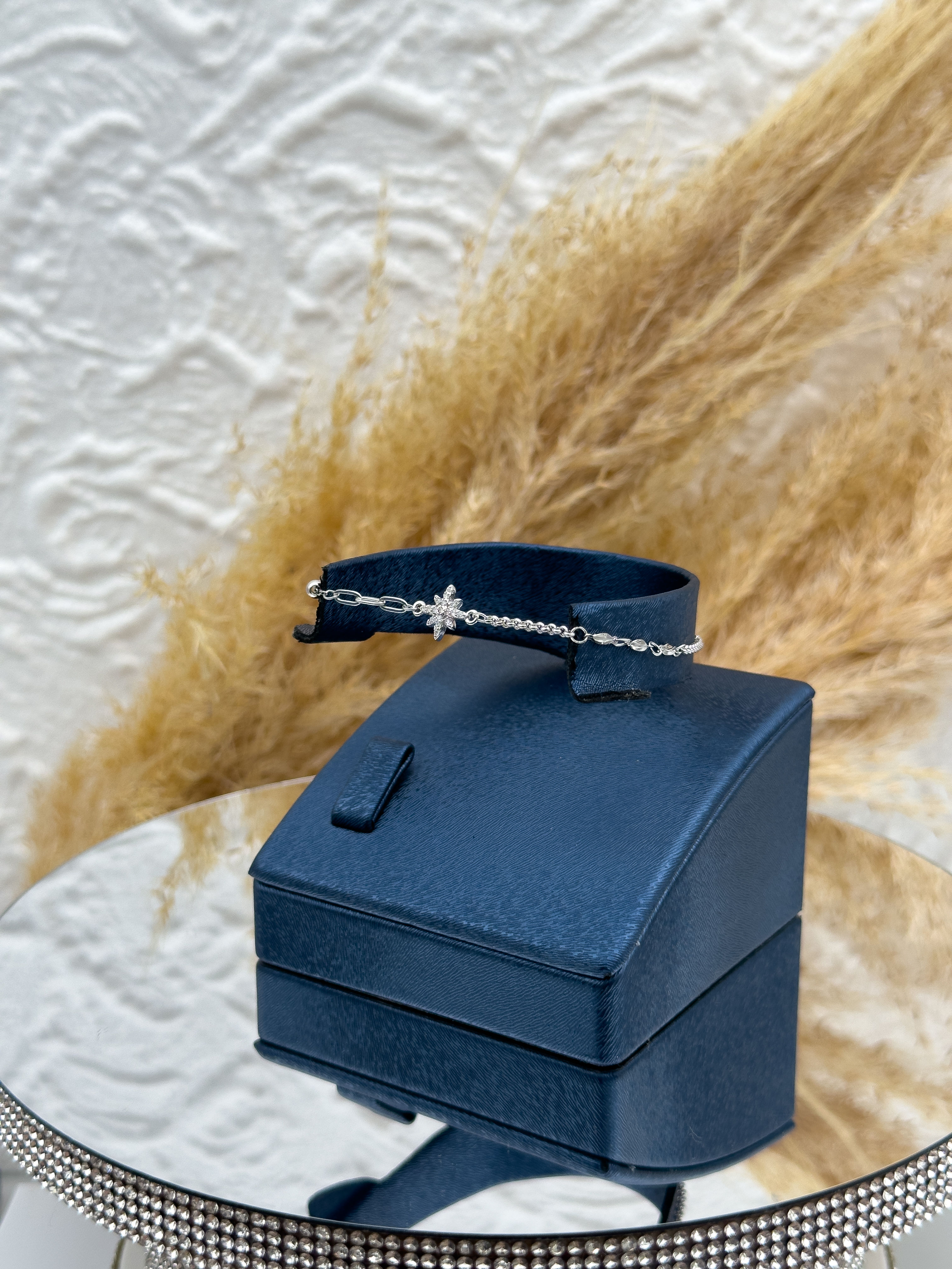 925 Ayar Gümüş Kuzey Yıldızı Figürlü Spor Kadın Bileklik – Taş Detaylı Zarif Tasarım