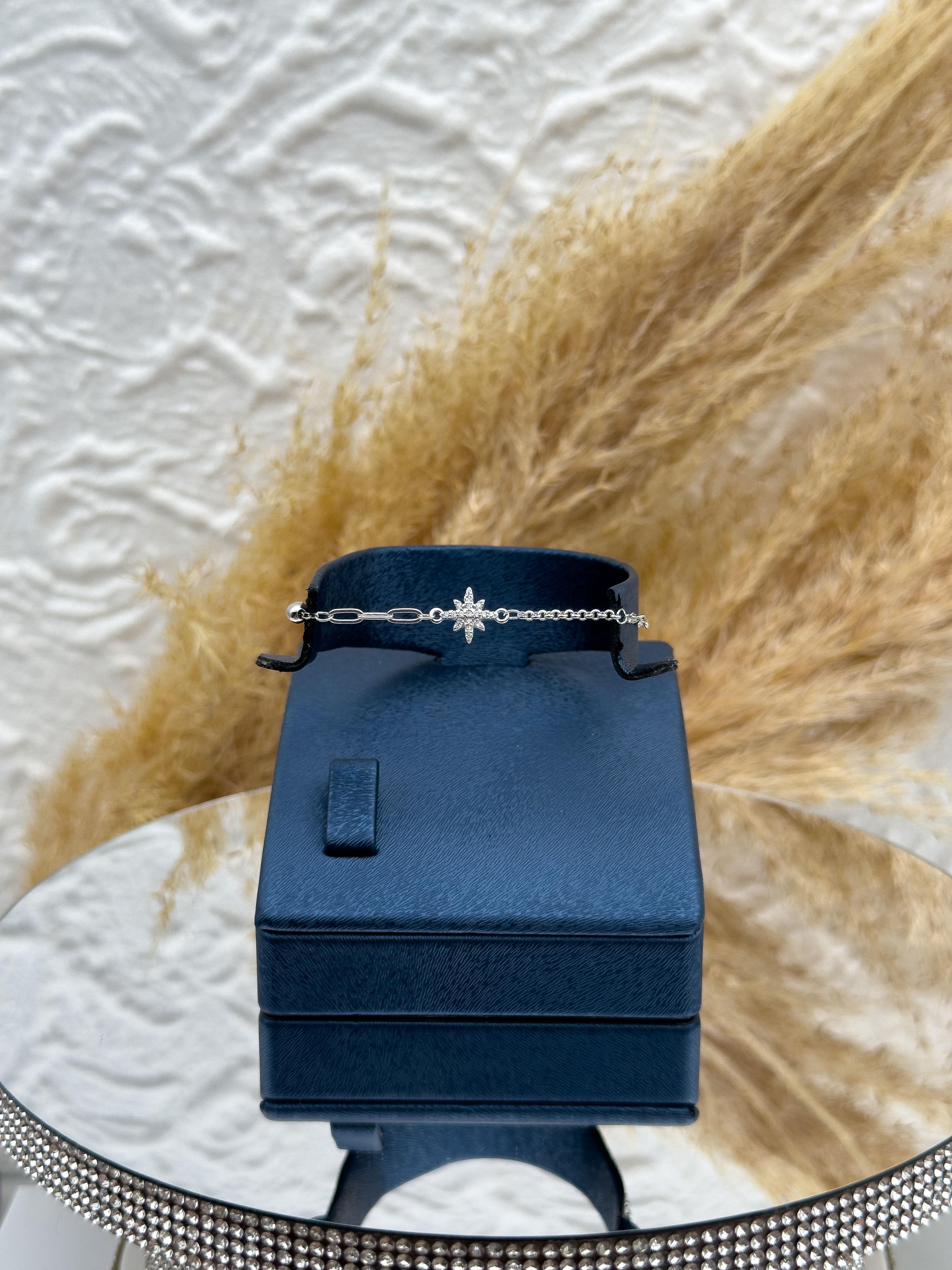 925 Ayar Gümüş Kuzey Yıldızı Figürlü Spor Kadın Bileklik – Taş Detaylı Zarif Tasarım