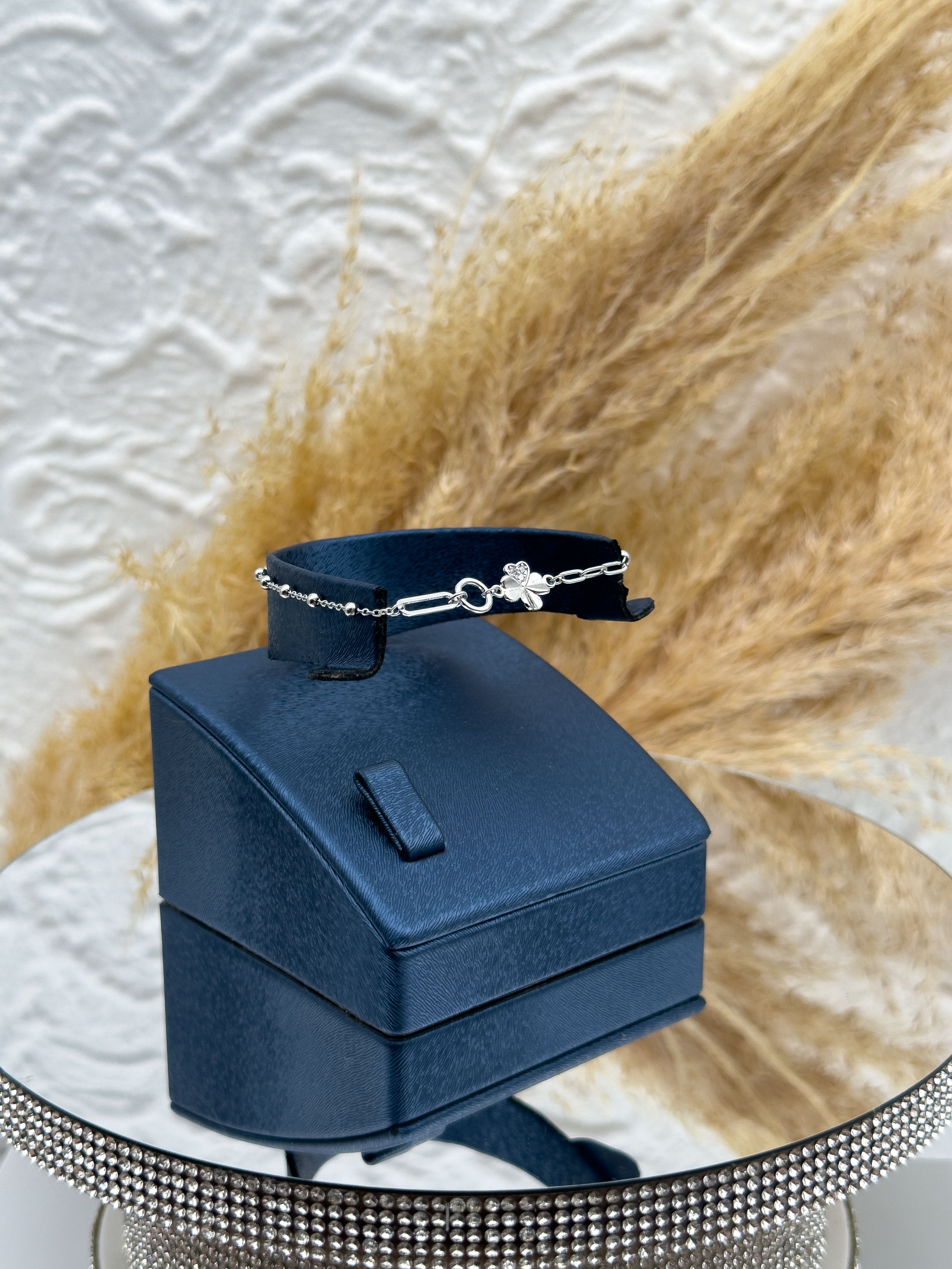 925 Ayar Gümüş Yonca Figürlü Spor Kadın Bileklik – Şans Sembolü Minimal Tasarım