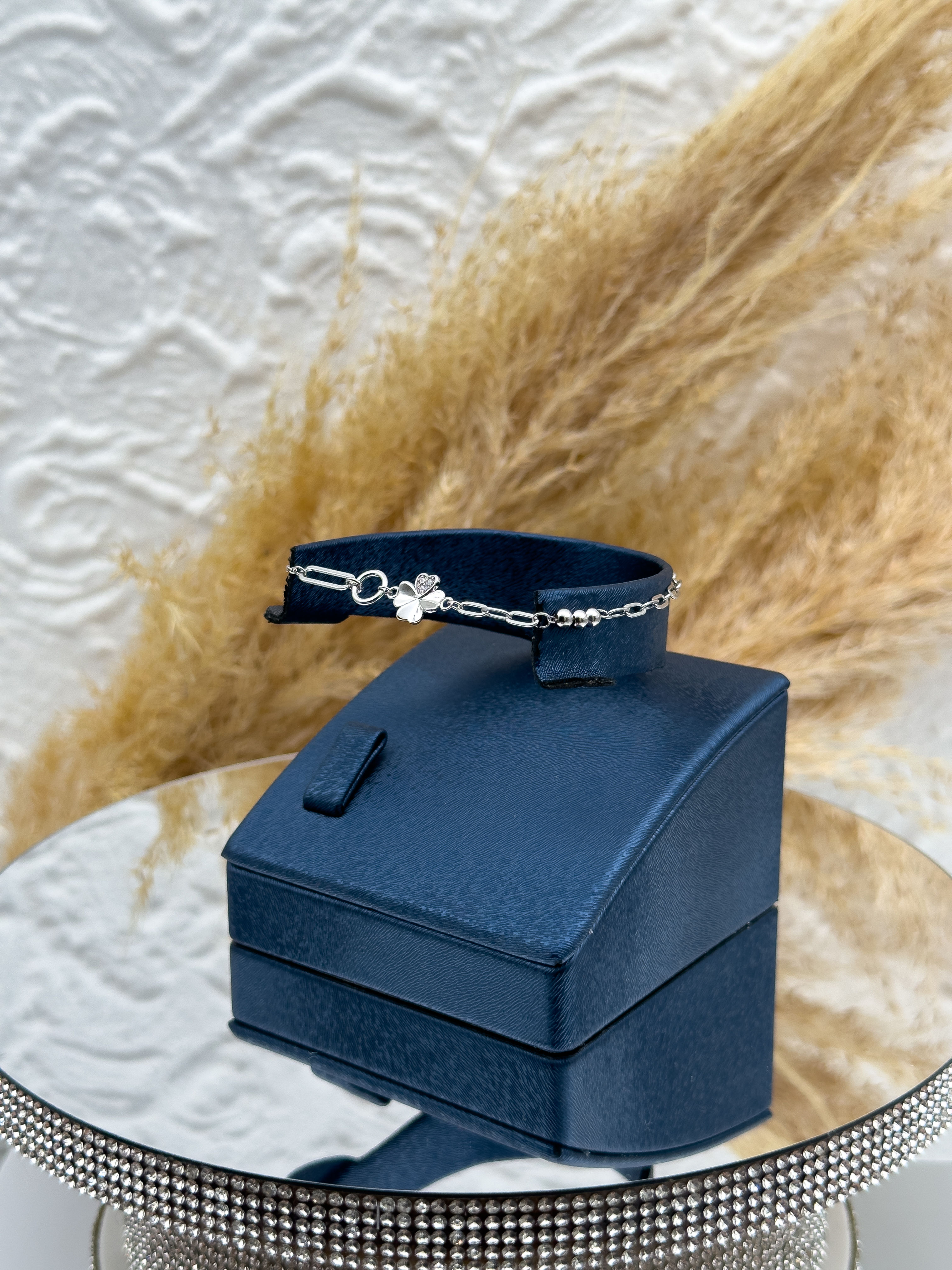 925 Ayar Gümüş Yonca Figürlü Spor Kadın Bileklik – Şans Sembolü Minimal Tasarım