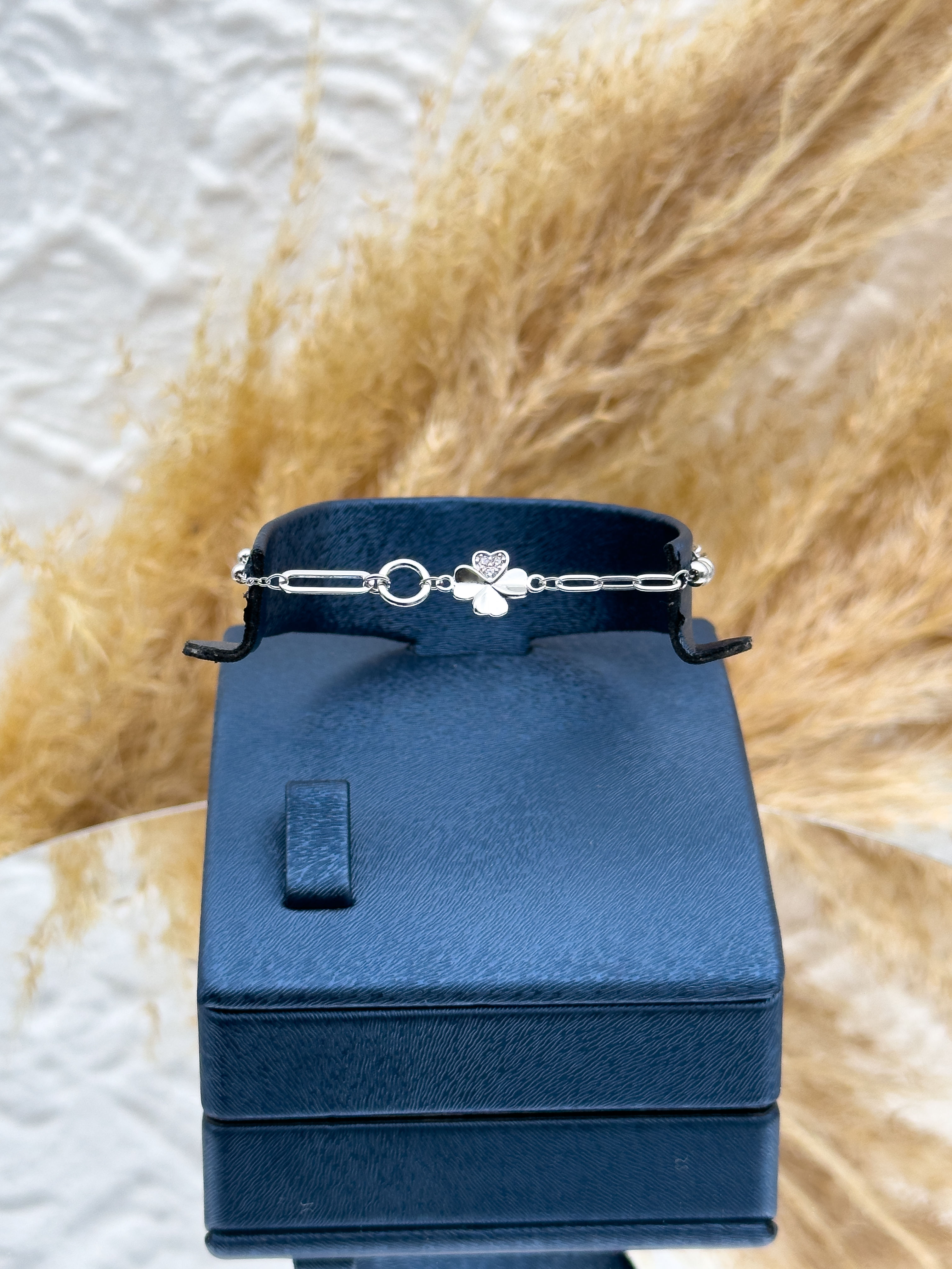 925 Ayar Gümüş Yonca Figürlü Spor Kadın Bileklik – Şans Sembolü Minimal Tasarım